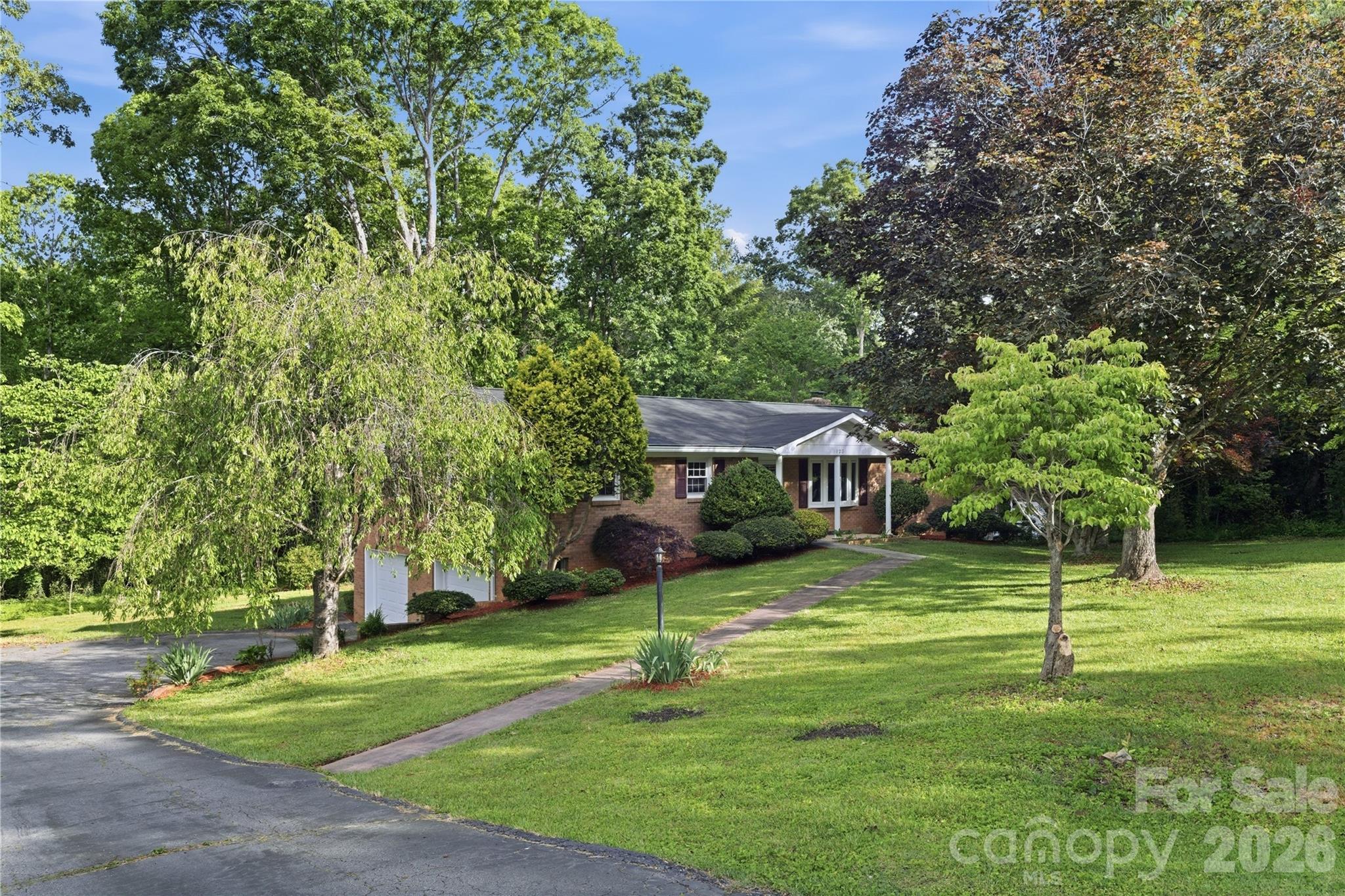 123 Castleton Lane — Hendersonville