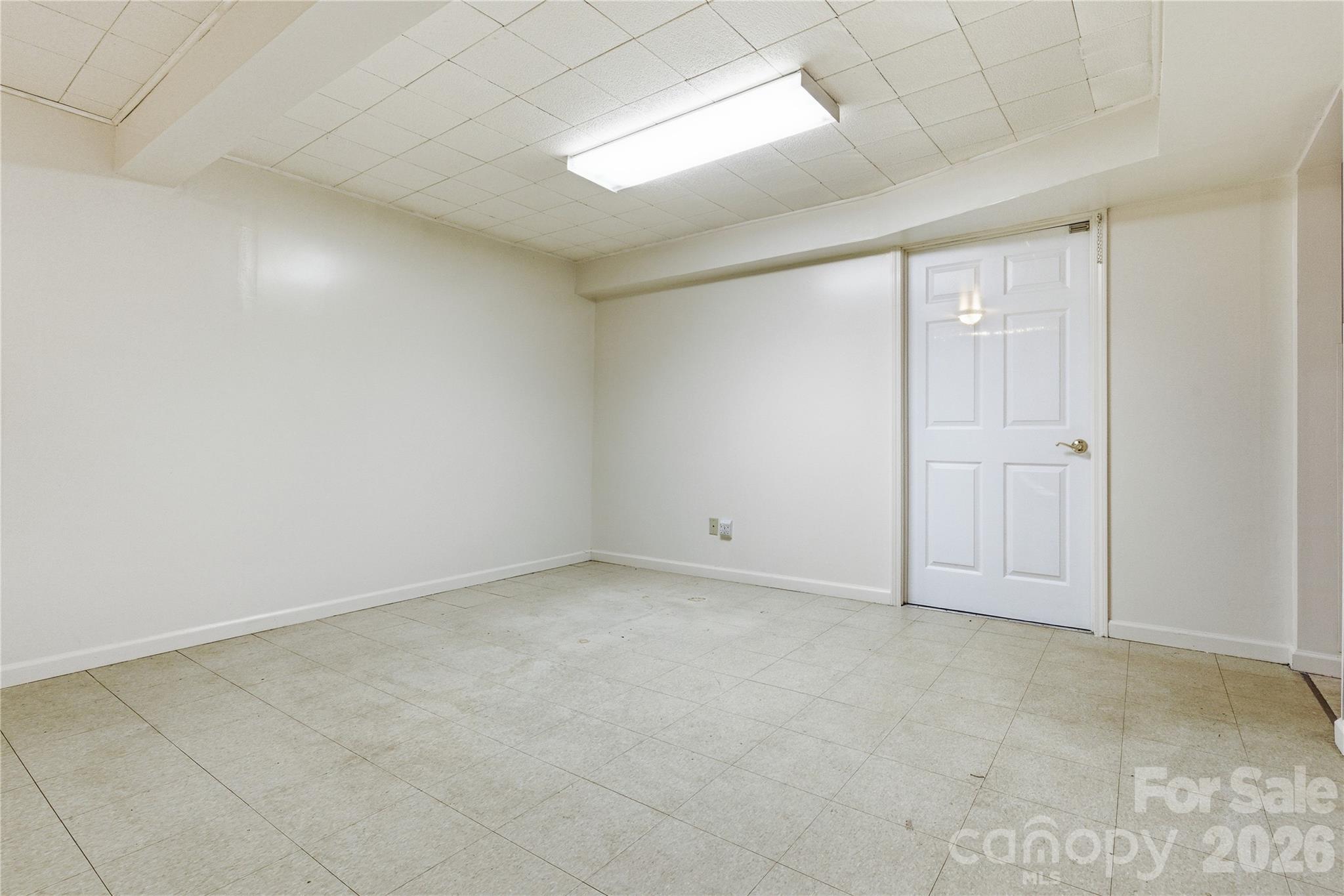 123 Castleton Lane — Hendersonville