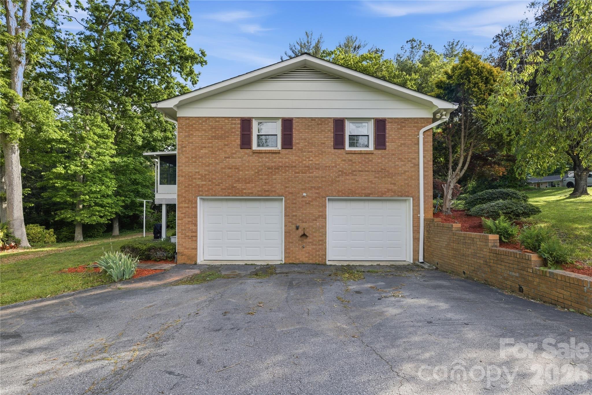 123 Castleton Lane — Hendersonville