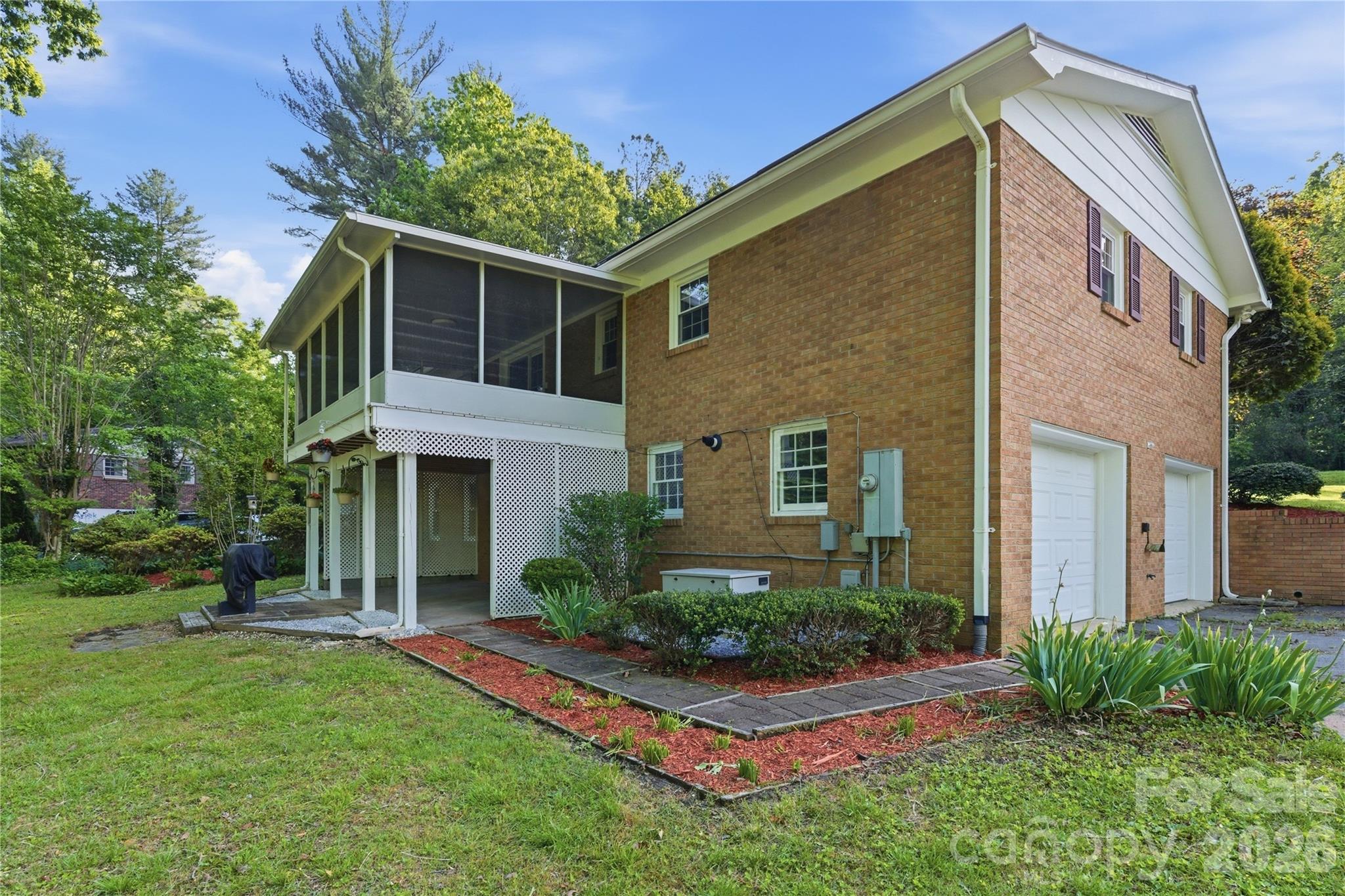 123 Castleton Lane — Hendersonville