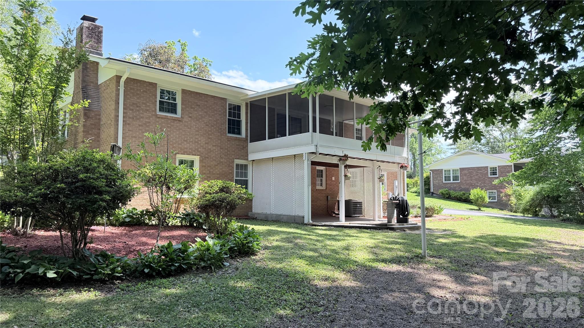 123 Castleton Lane — Hendersonville
