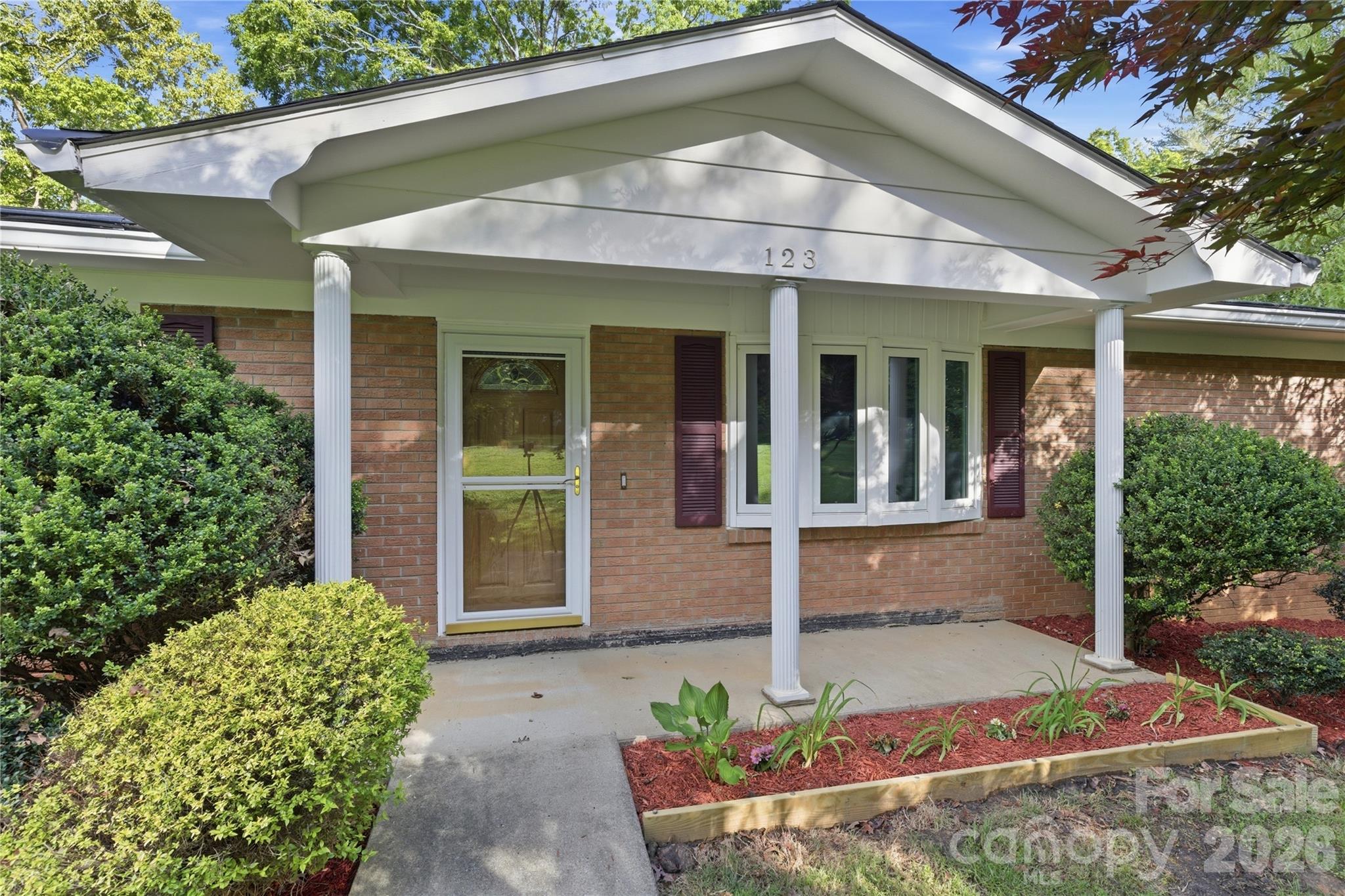 123 Castleton Lane — Hendersonville