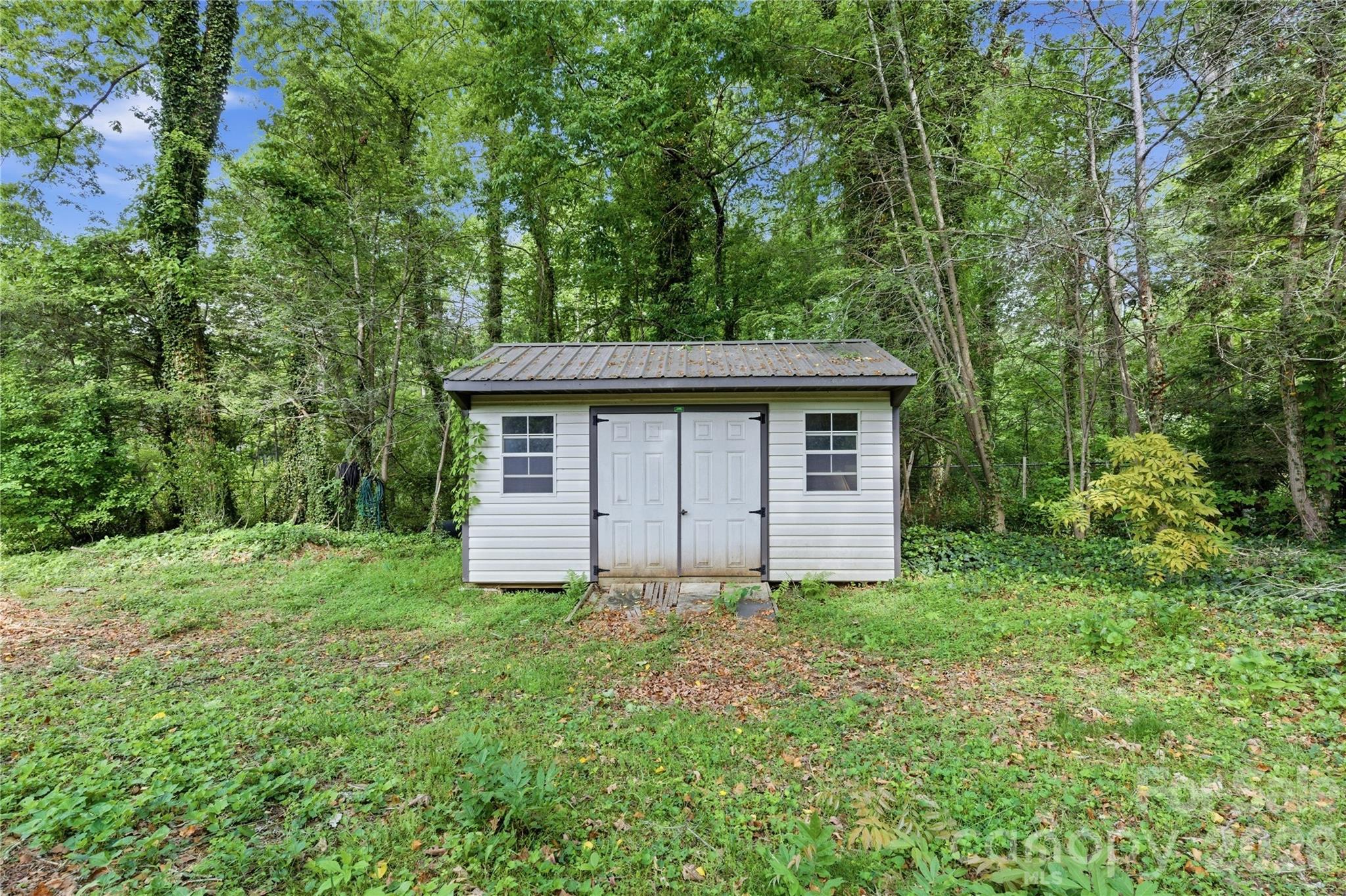 123 Castleton Lane — Hendersonville