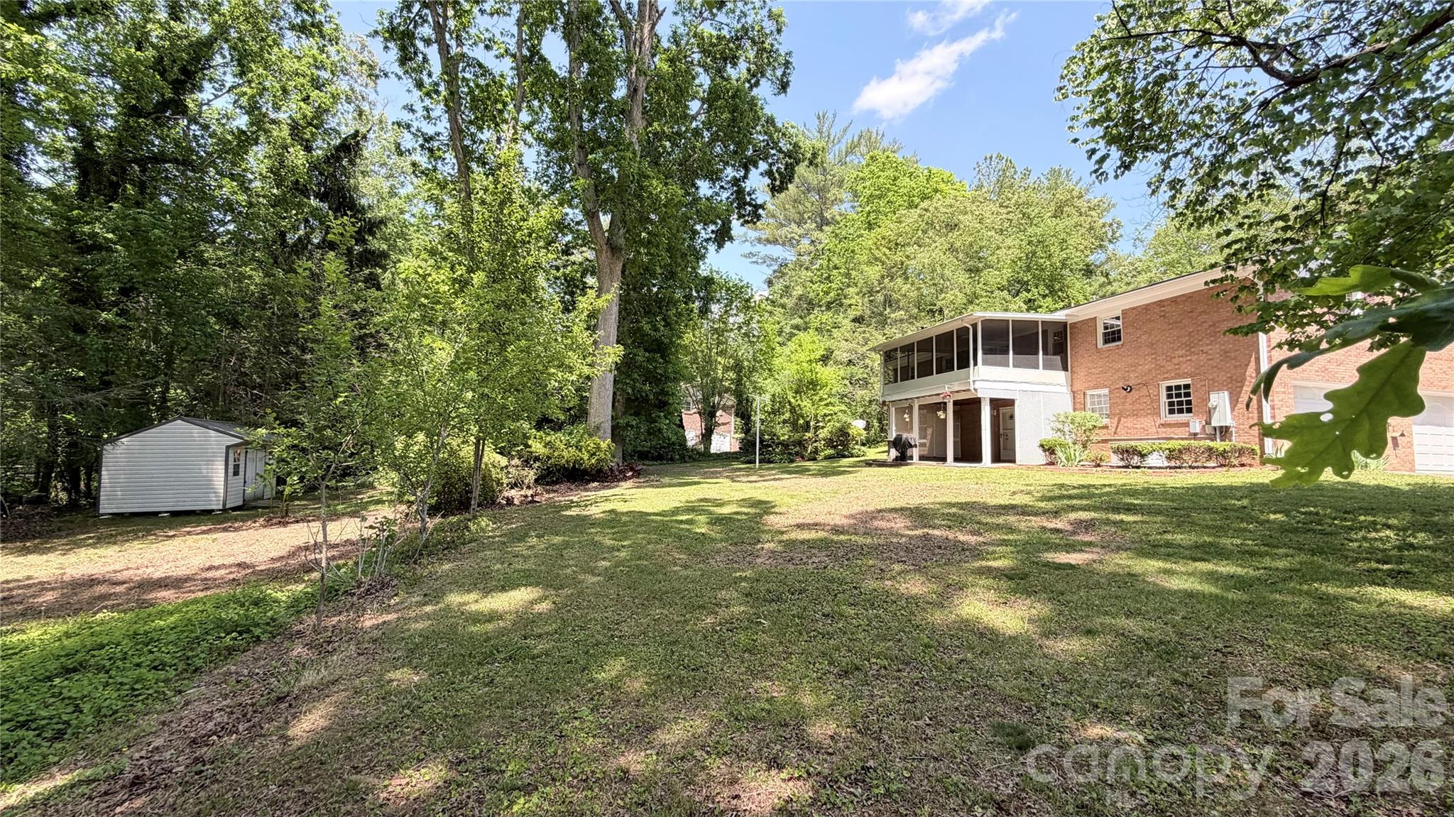 123 Castleton Lane — Hendersonville