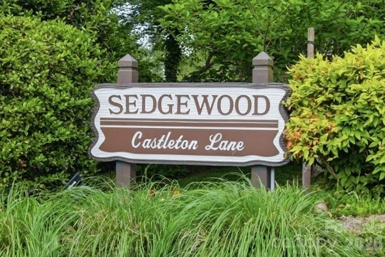 123 Castleton Lane — Hendersonville