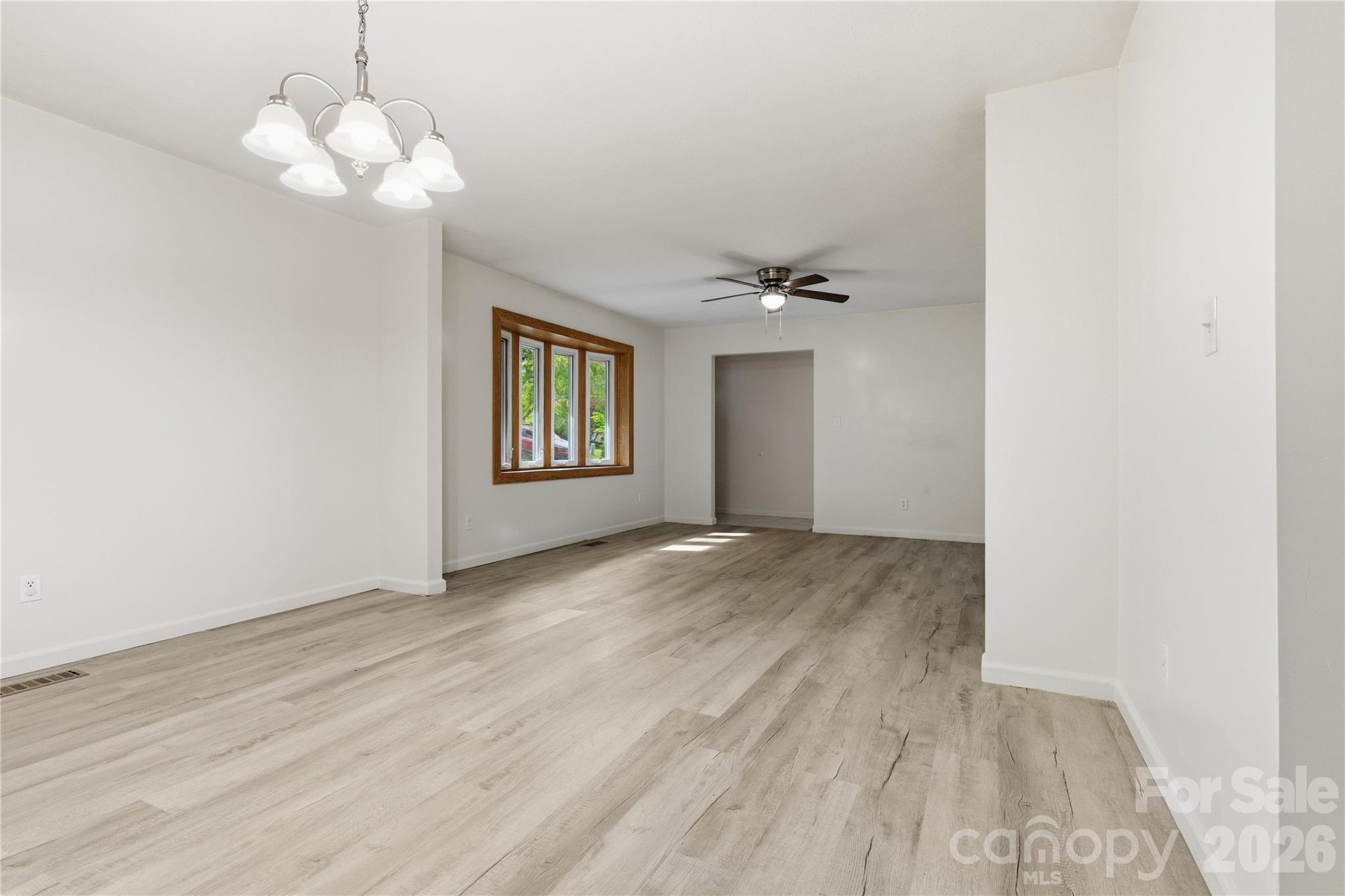 123 Castleton Lane — Hendersonville