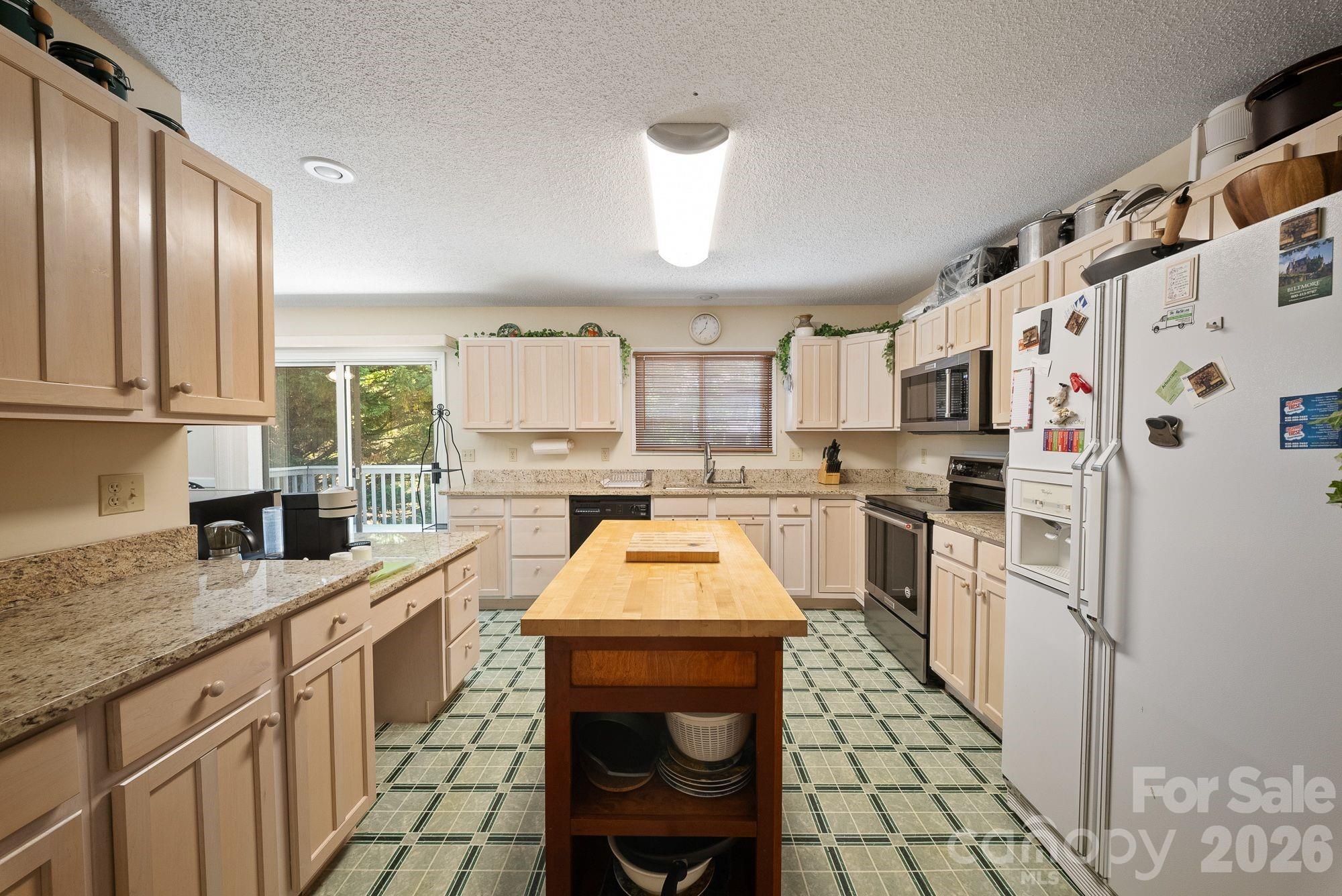16 Zachary Ridge Road — Asheville