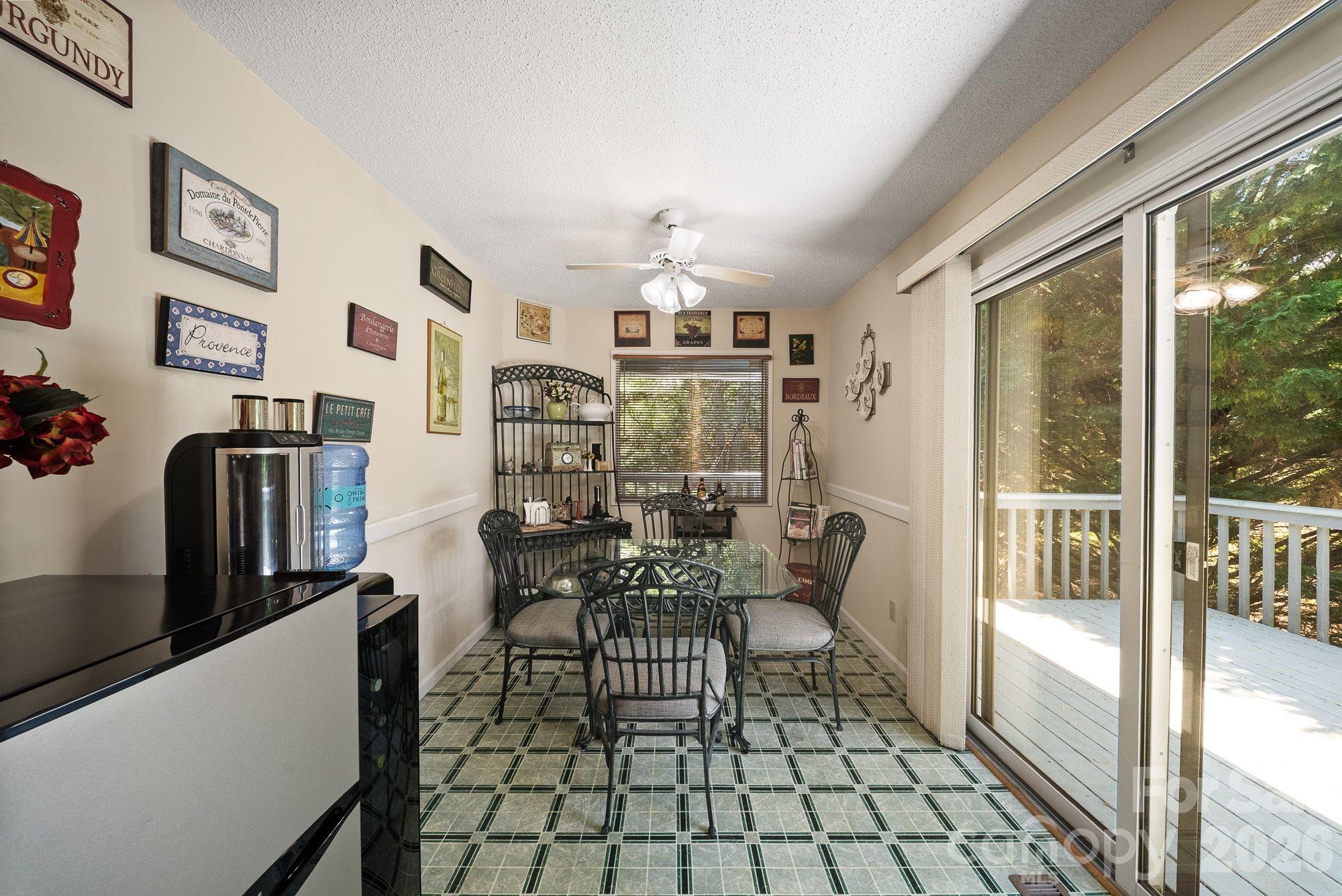 16 Zachary Ridge Road — Asheville