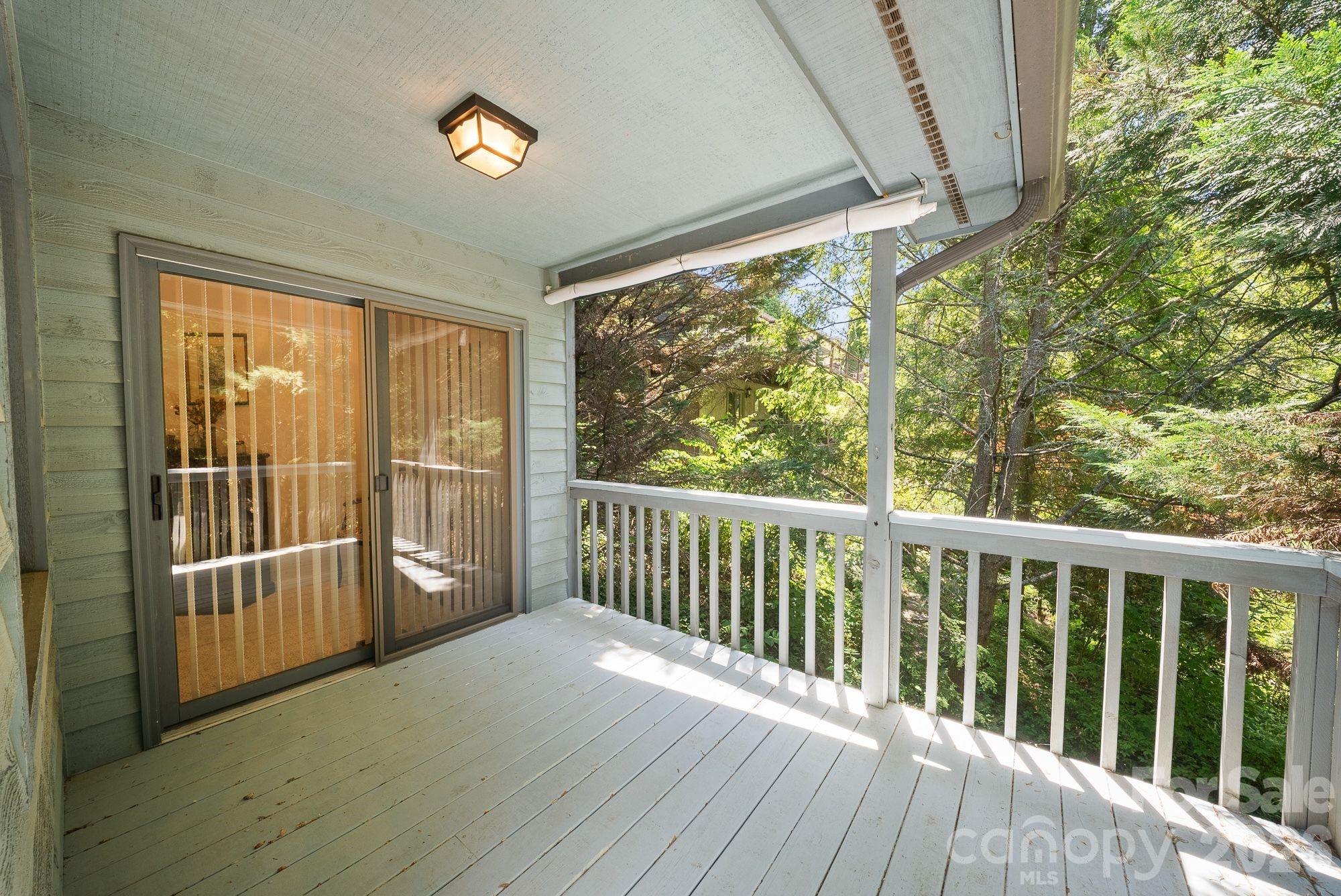 16 Zachary Ridge Road — Asheville