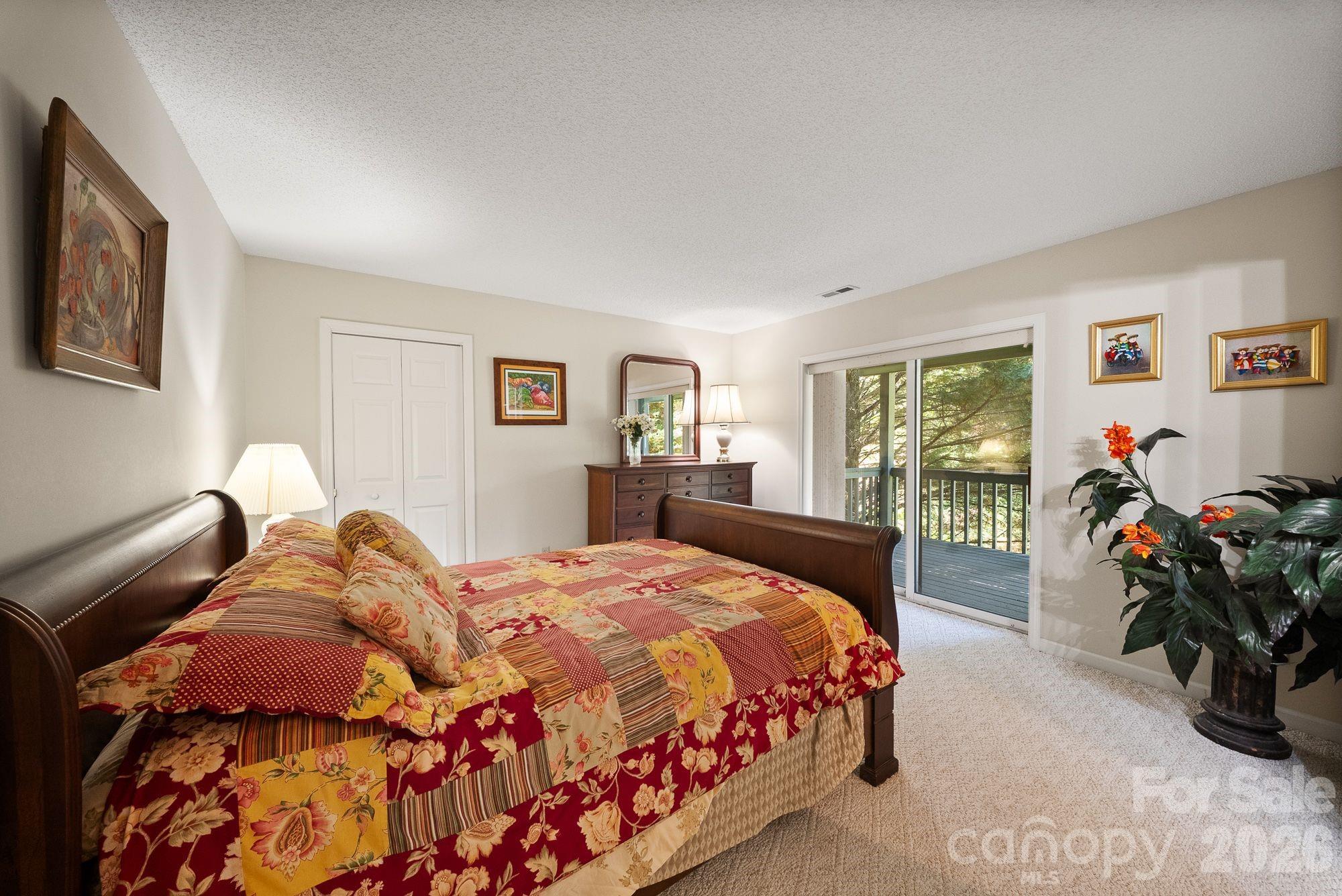 16 Zachary Ridge Road — Asheville