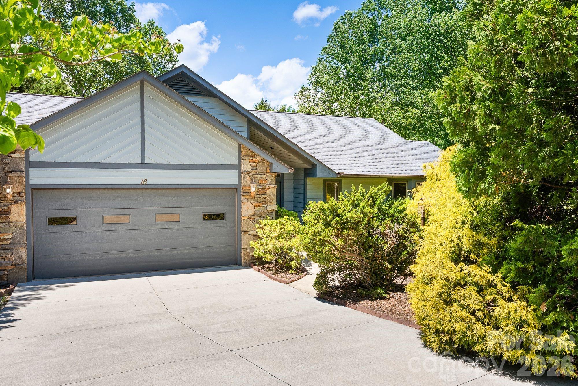 16 Zachary Ridge Road — Asheville