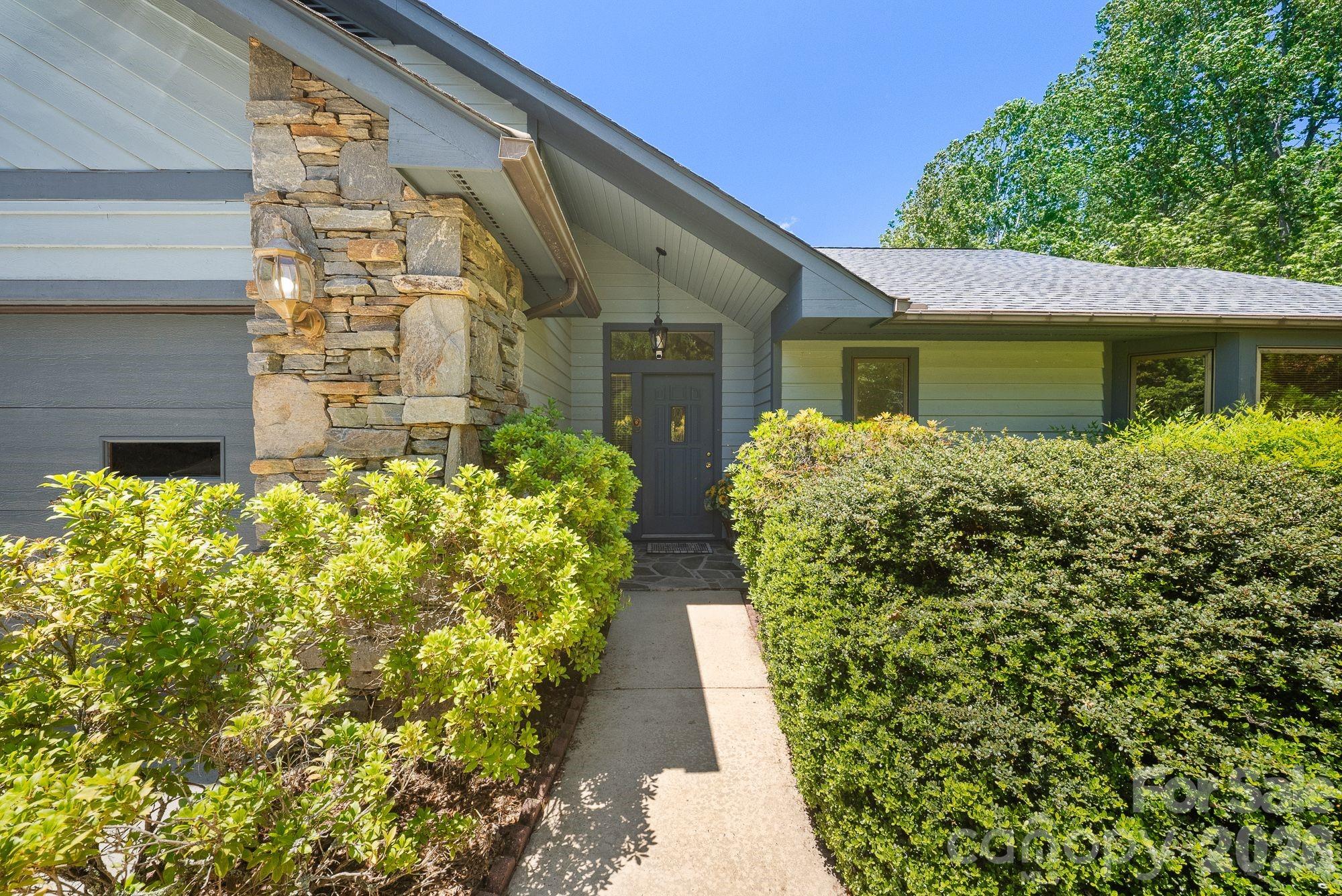 16 Zachary Ridge Road — Asheville
