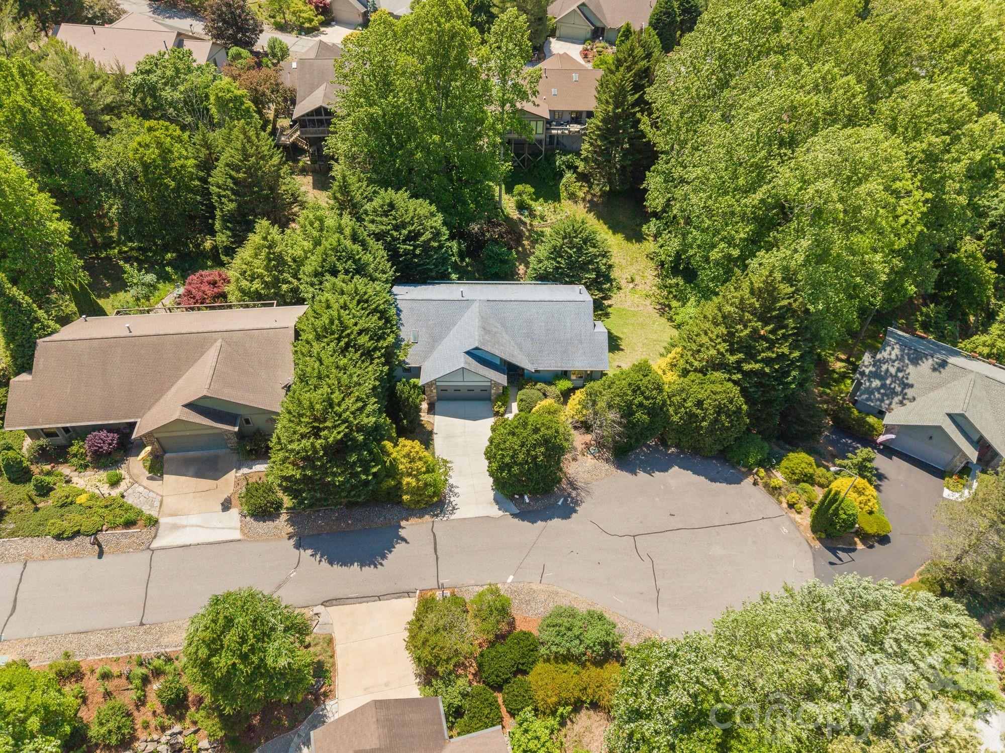 16 Zachary Ridge Road — Asheville