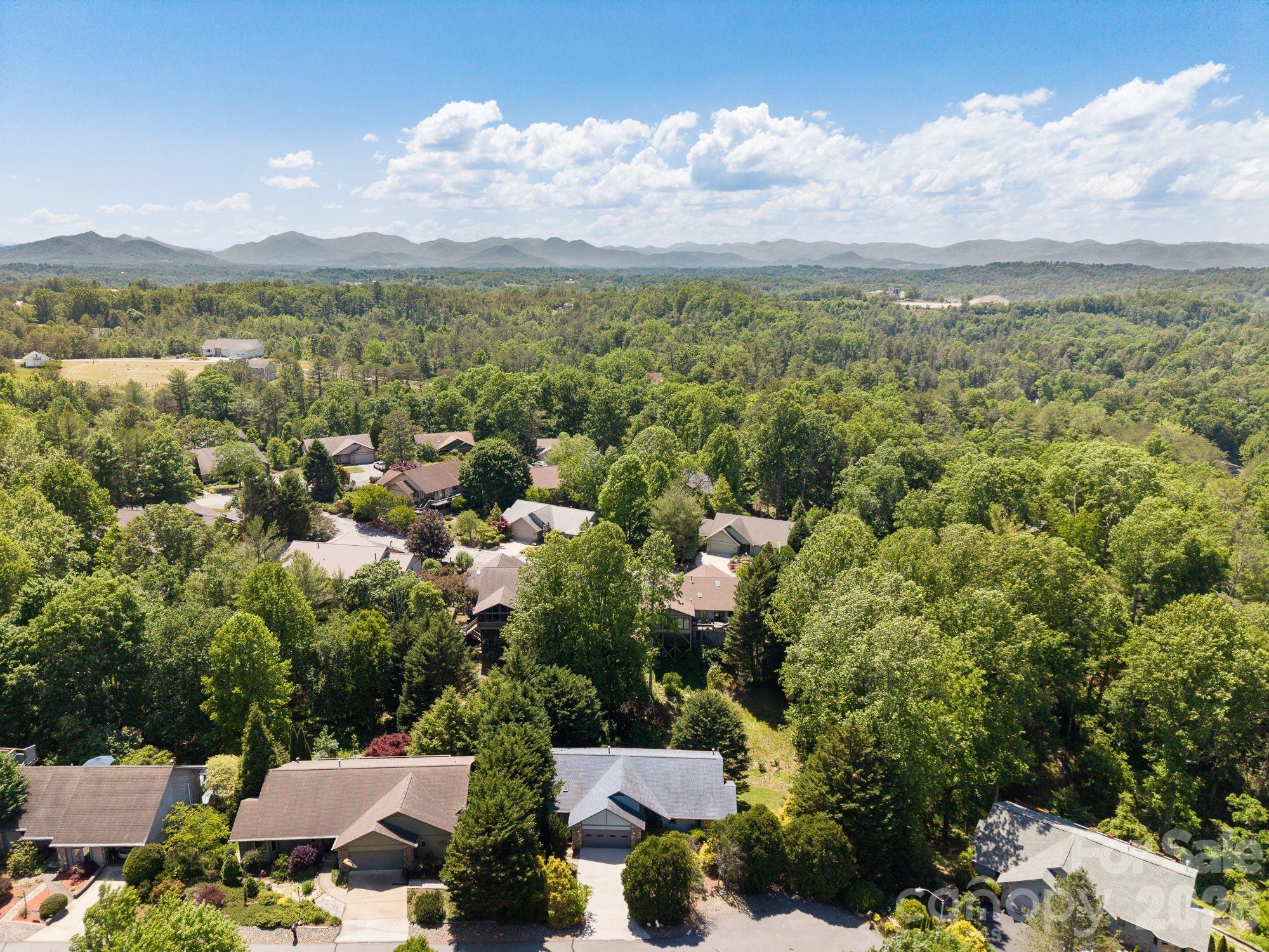 16 Zachary Ridge Road — Asheville