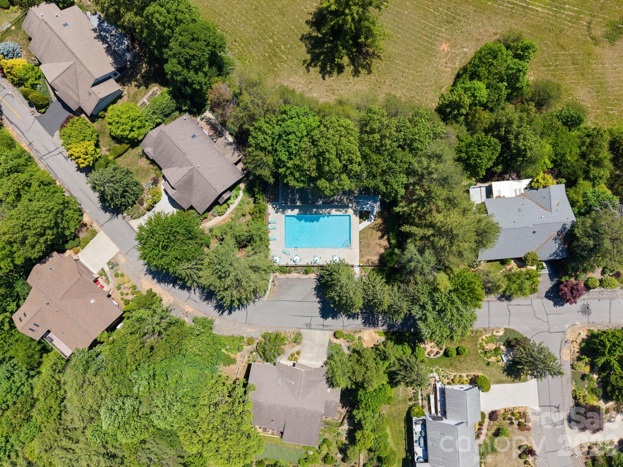 16 Zachary Ridge Road — Asheville