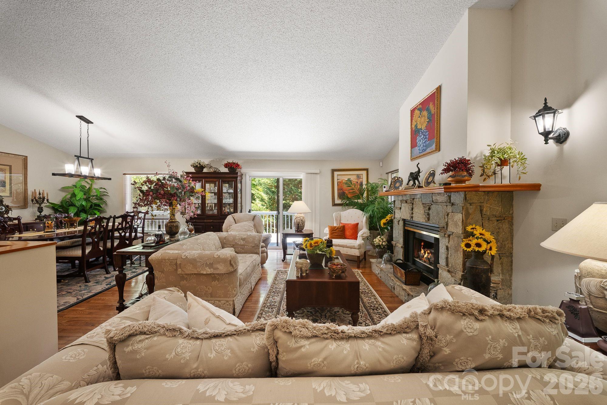 16 Zachary Ridge Road — Asheville