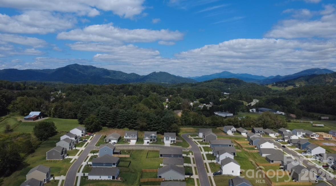 33 Ridgehaven Way — Waynesville