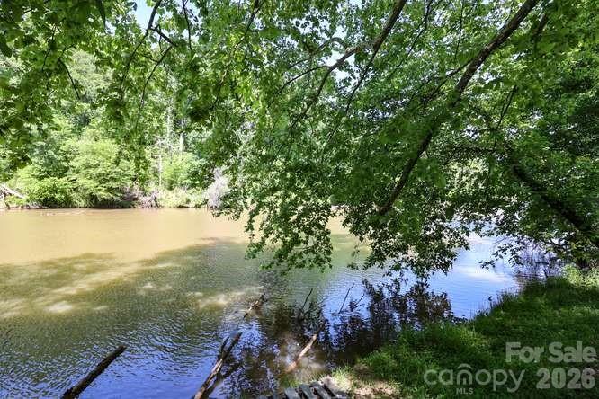 1212 Catawba Run — Lowell