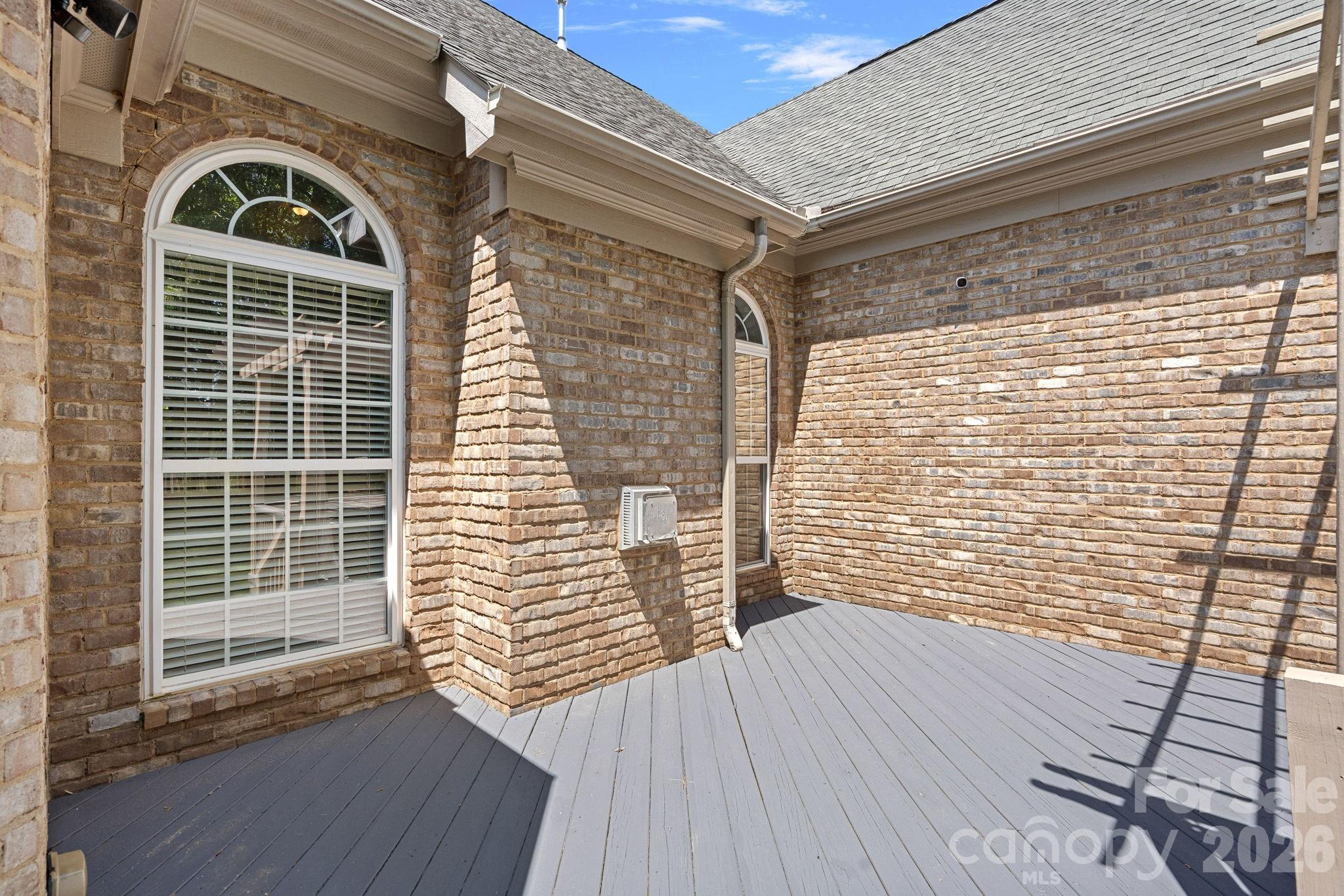 11215 Warfield Avenue — Huntersville