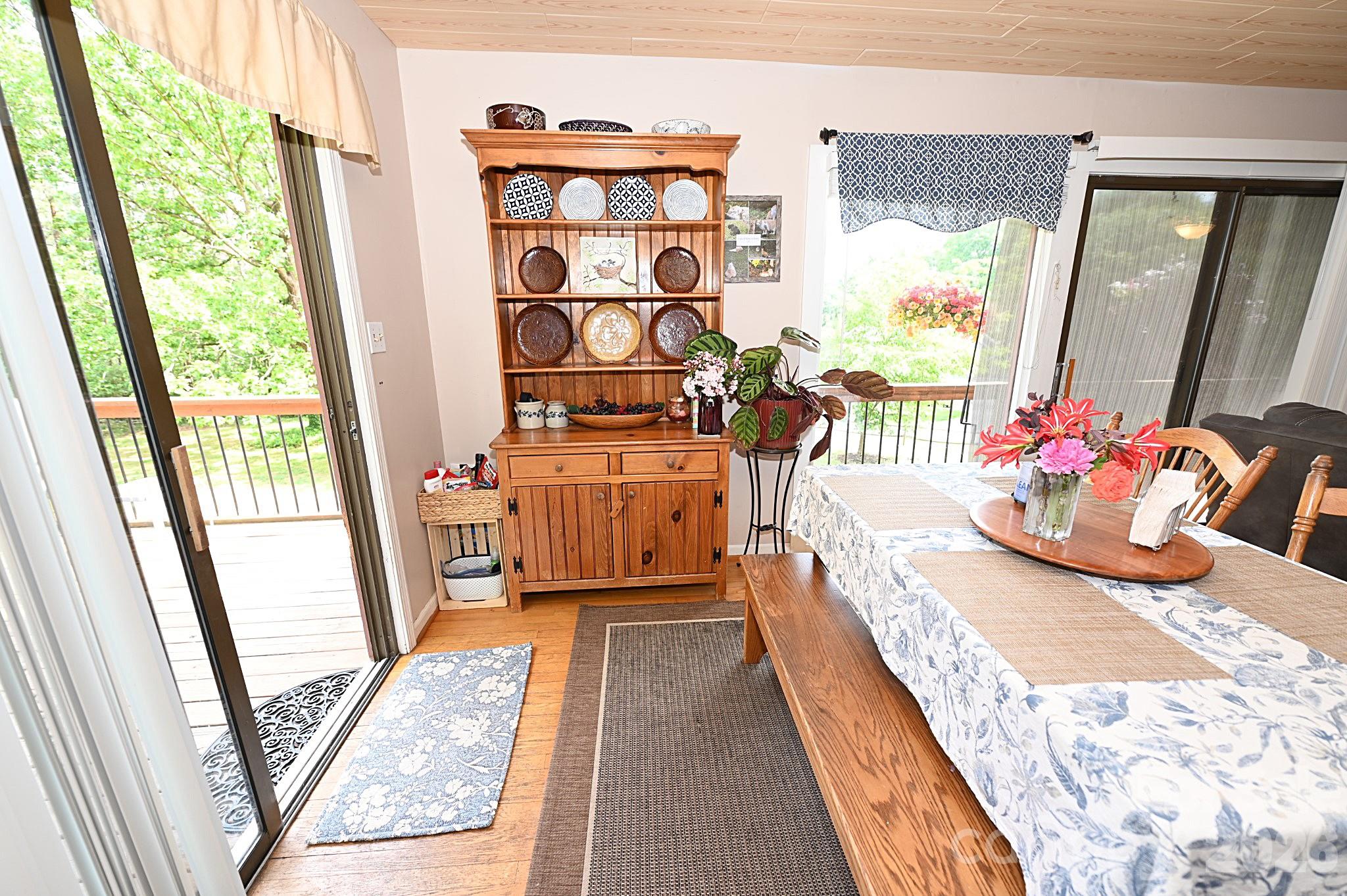 86 King Arthurs Court — Hickory