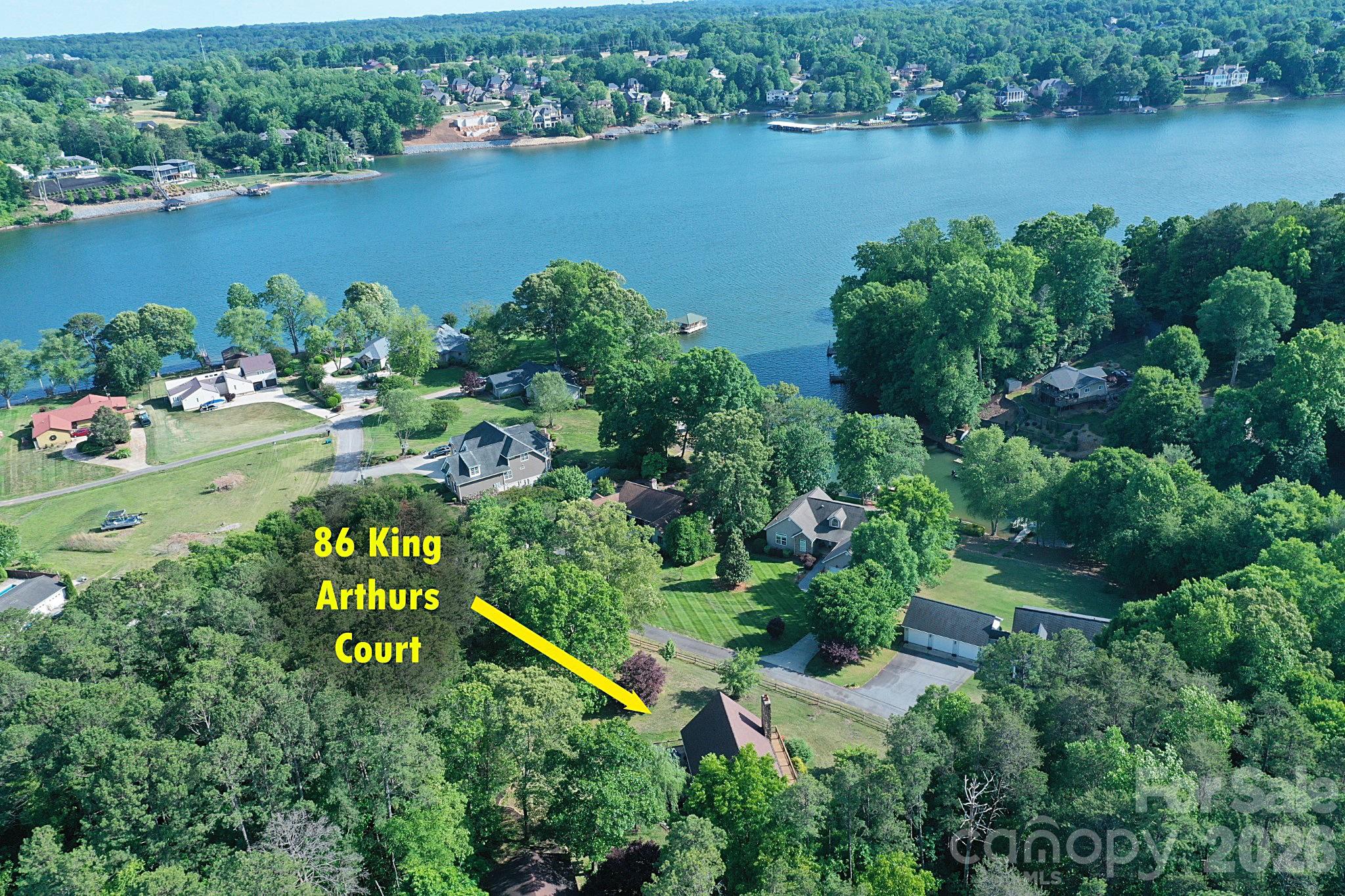 86 King Arthurs Court — Hickory