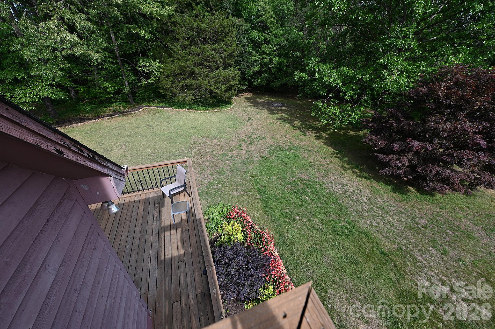 86 King Arthurs Court — Hickory
