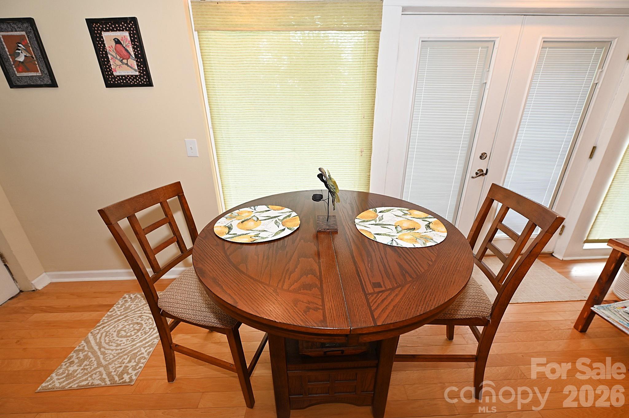 86 King Arthurs Court — Hickory
