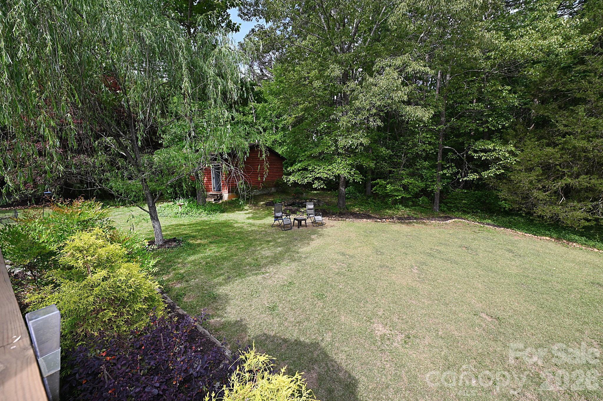 86 King Arthurs Court — Hickory