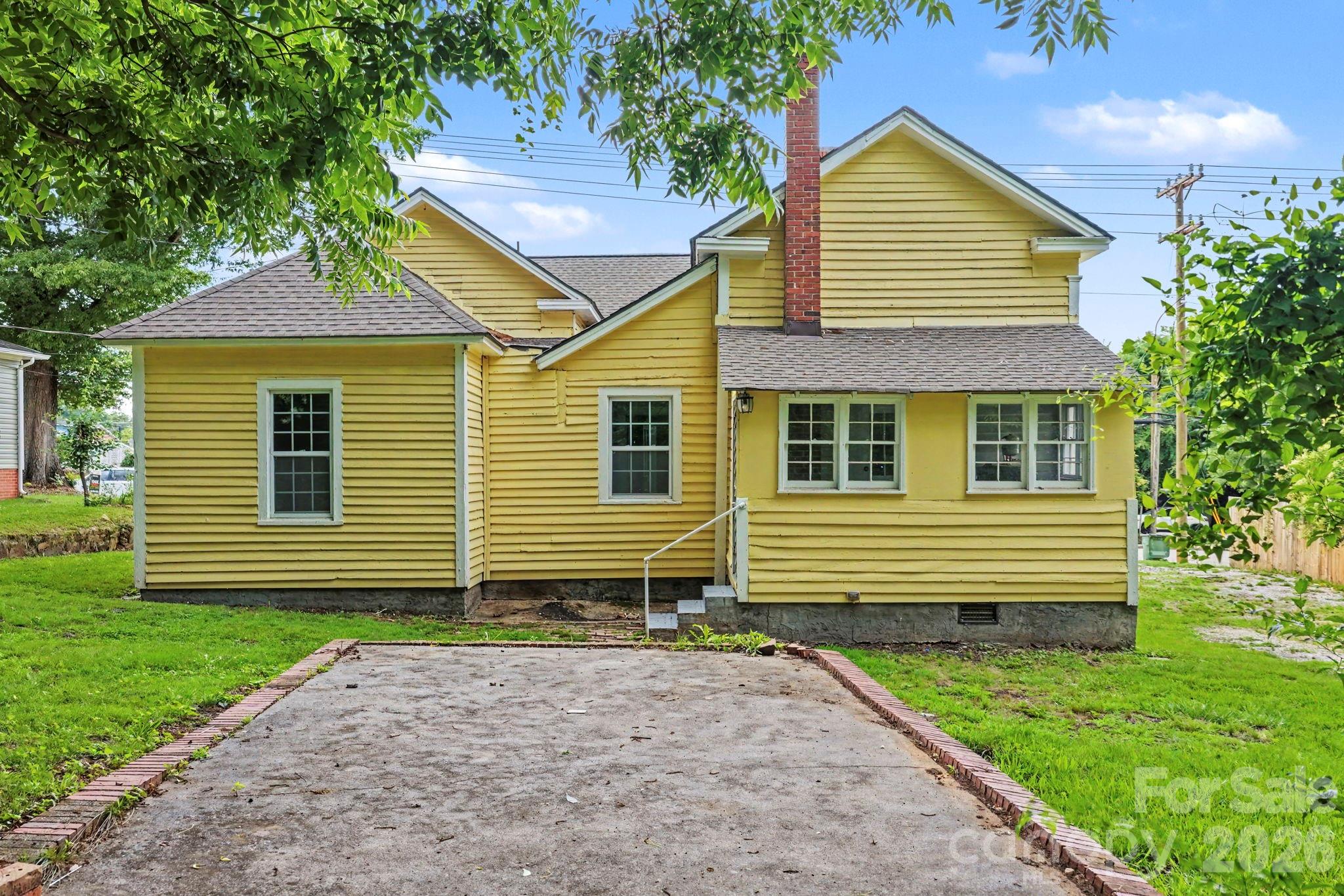 305 N White Street — Lancaster