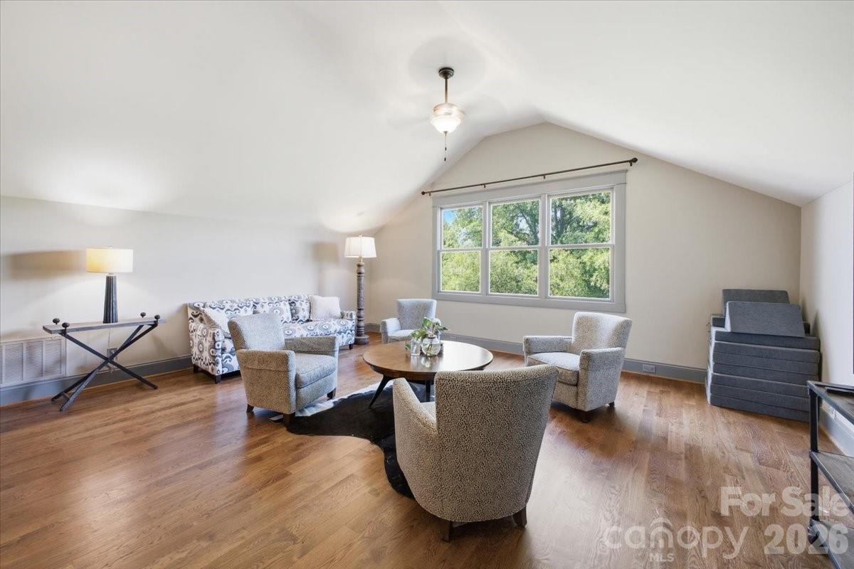 517 W CJ Thomas Road — Monroe