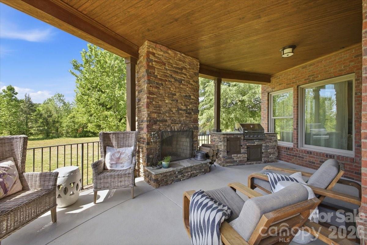 517 W CJ Thomas Road — Monroe
