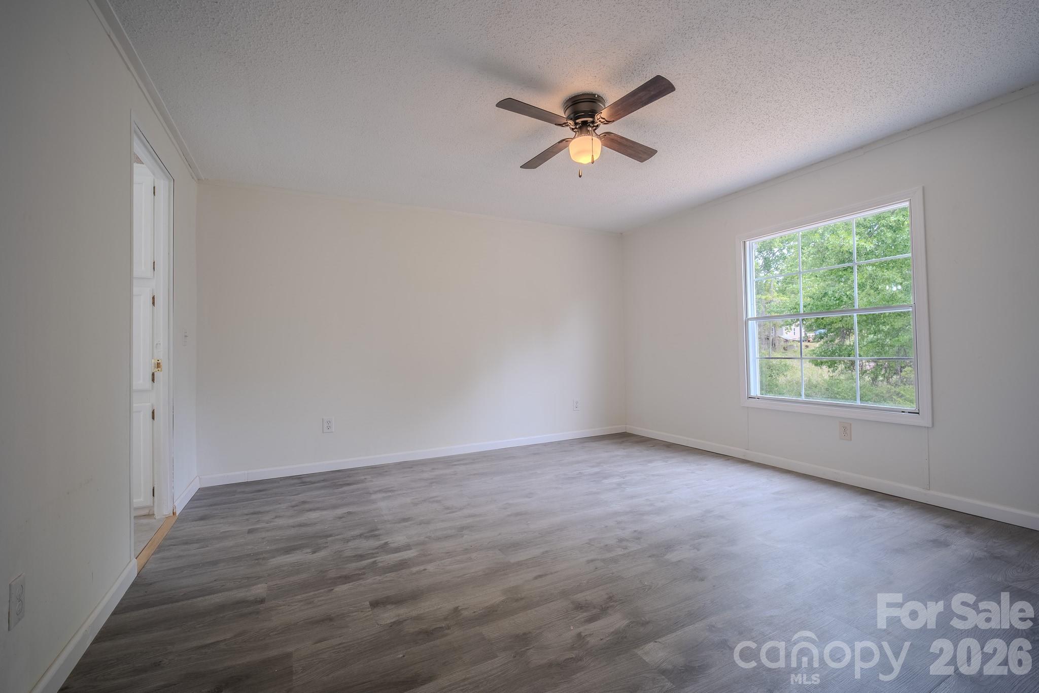 2932 23rd Avenue NE — Hickory