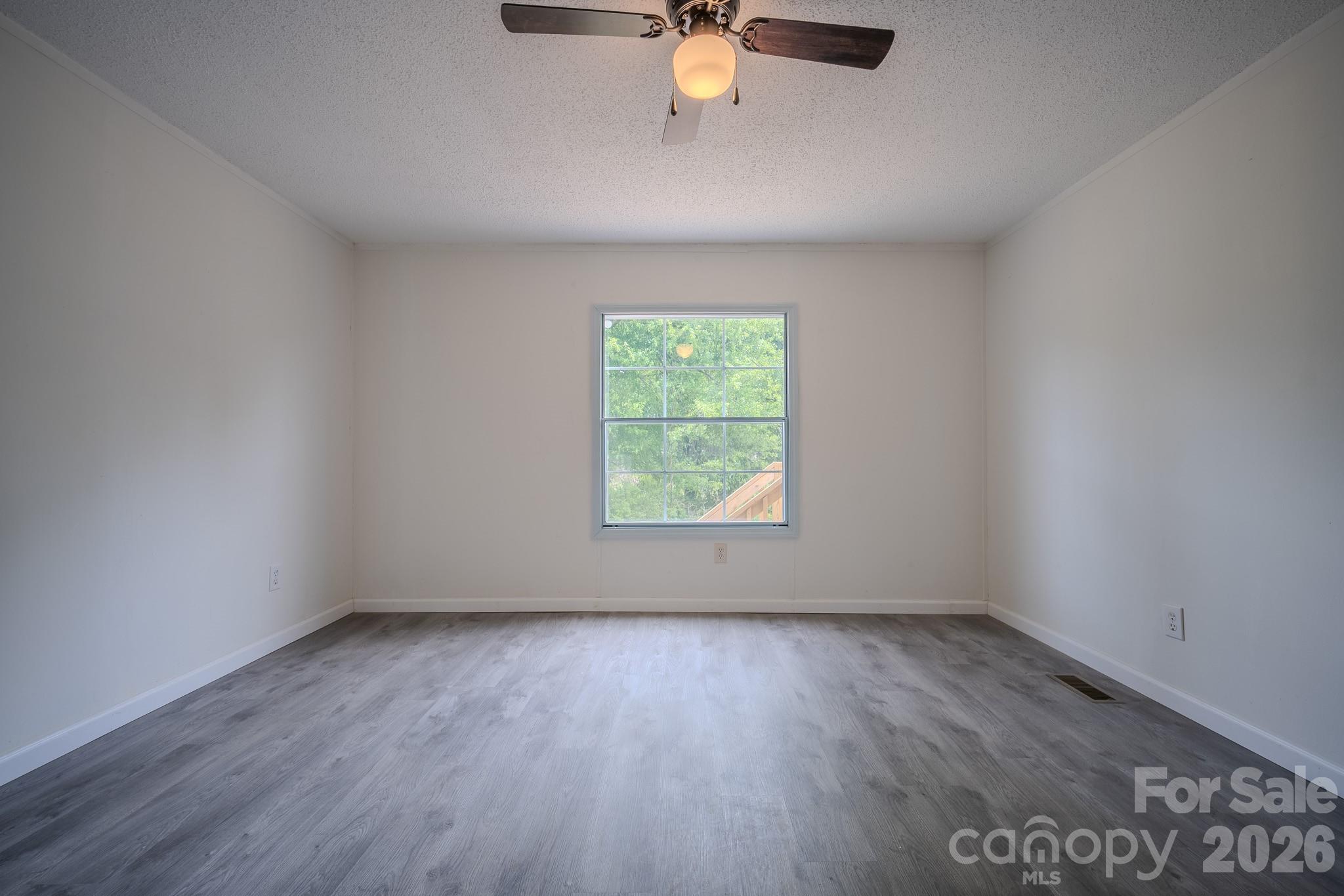 2932 23rd Avenue NE — Hickory
