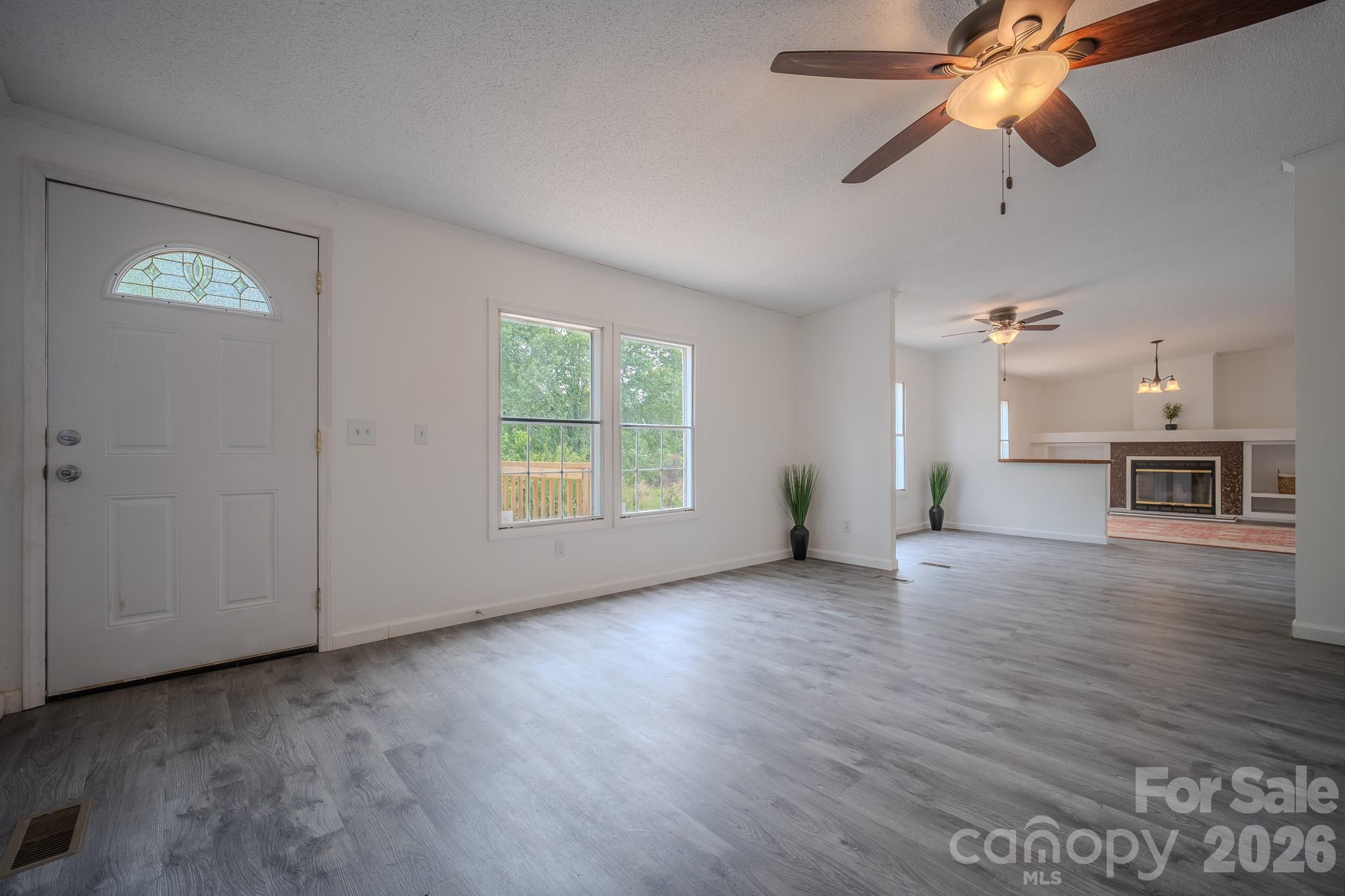 2932 23rd Avenue NE — Hickory