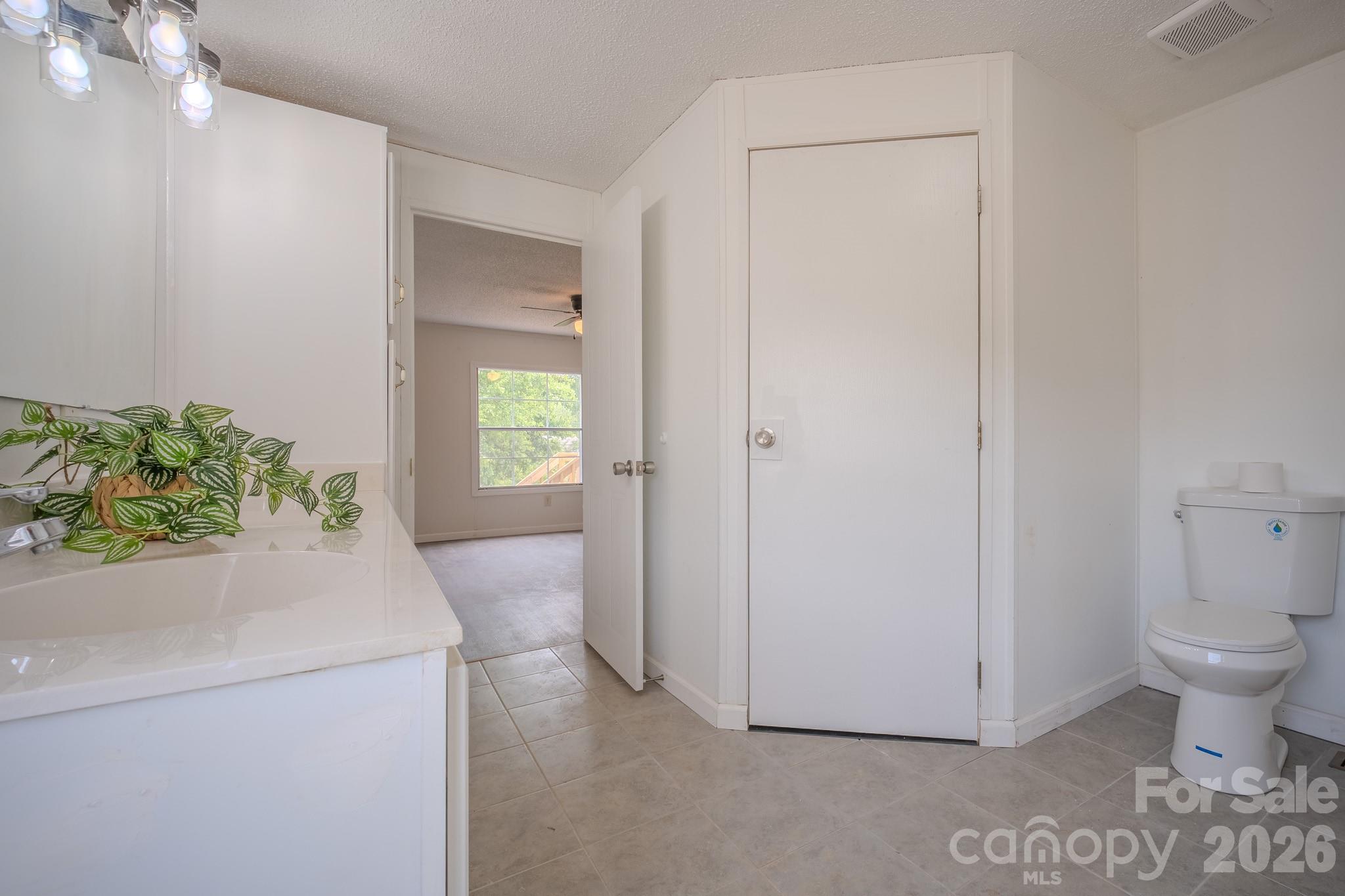 2932 23rd Avenue NE — Hickory