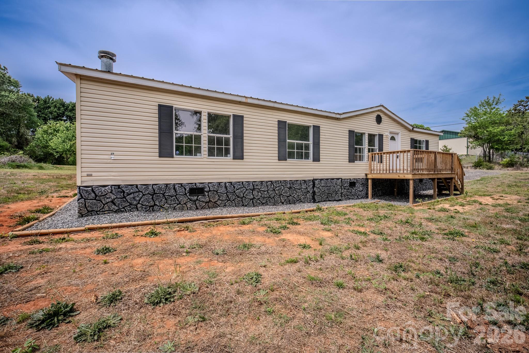2932 23rd Avenue NE — Hickory