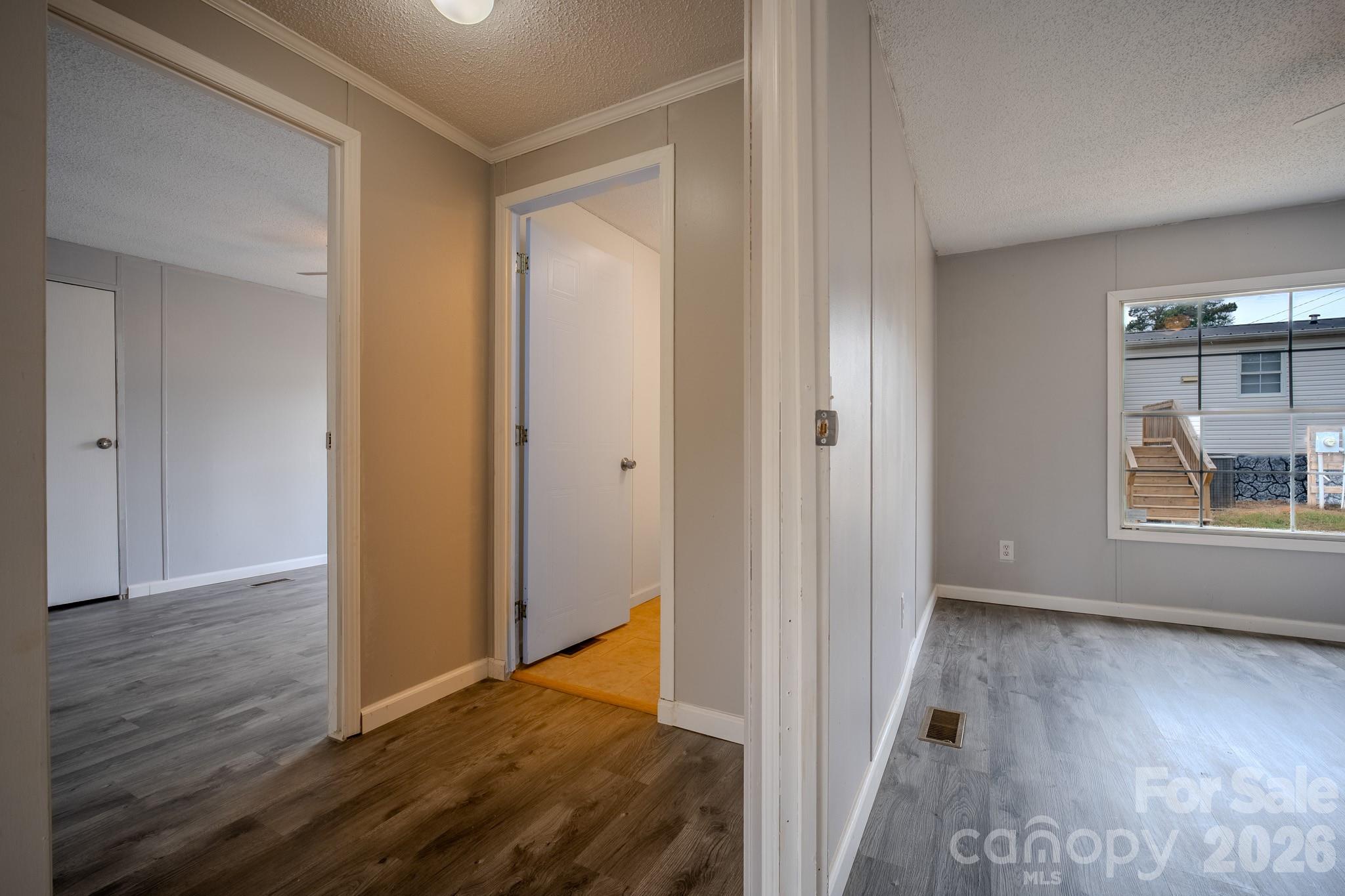 2932 23rd Avenue NE — Hickory