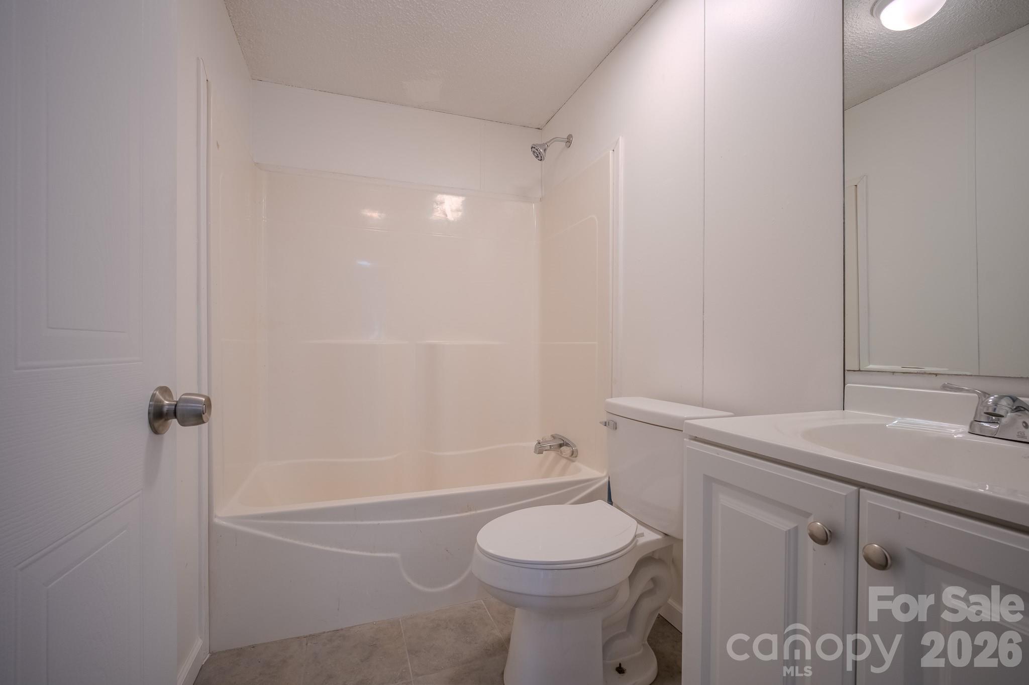 2932 23rd Avenue NE — Hickory