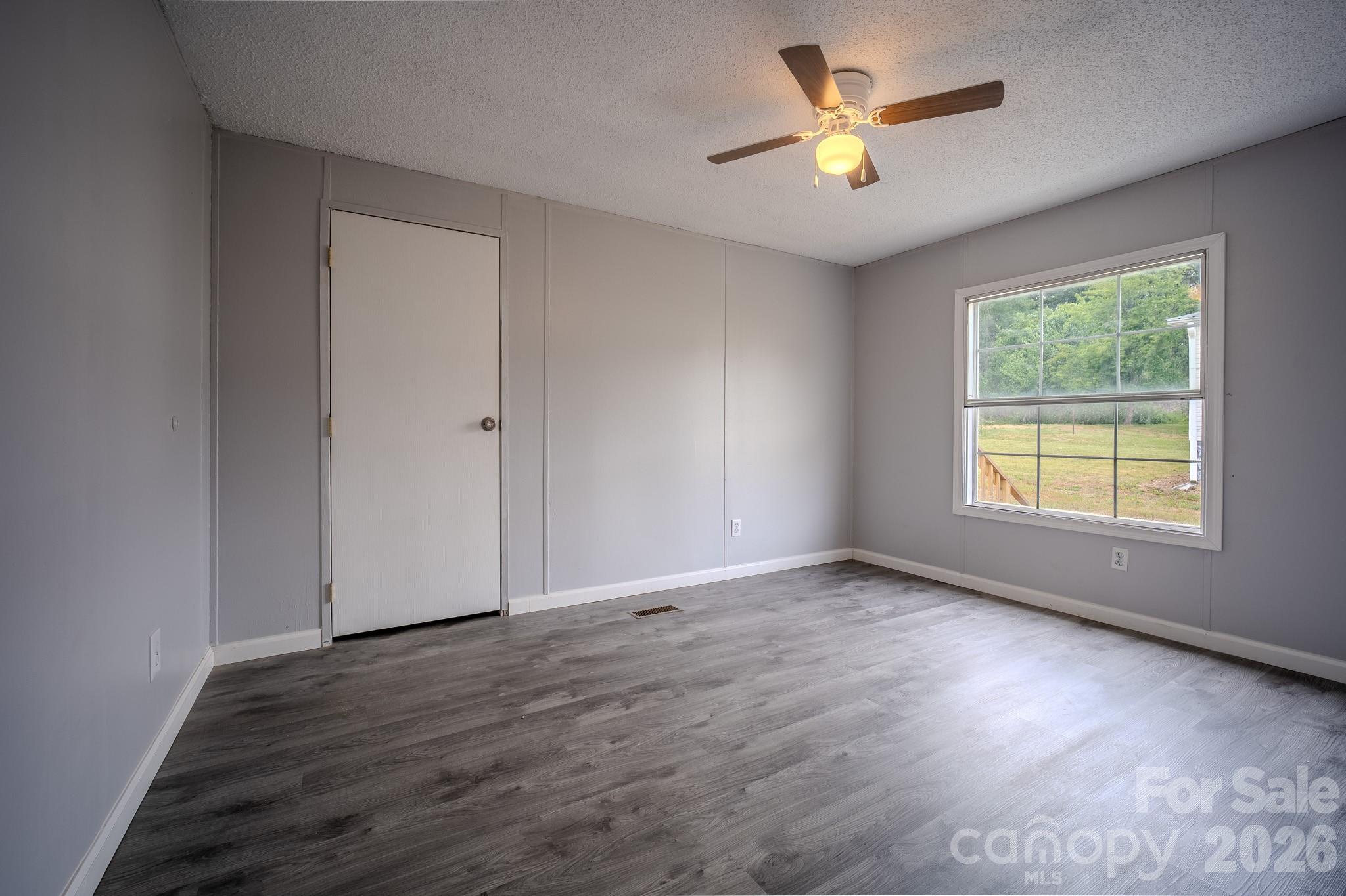 2932 23rd Avenue NE — Hickory