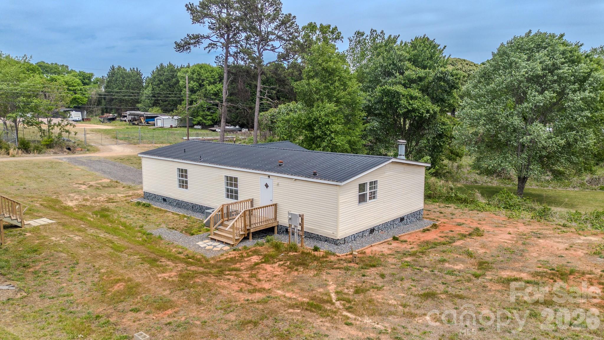 2932 23rd Avenue NE — Hickory