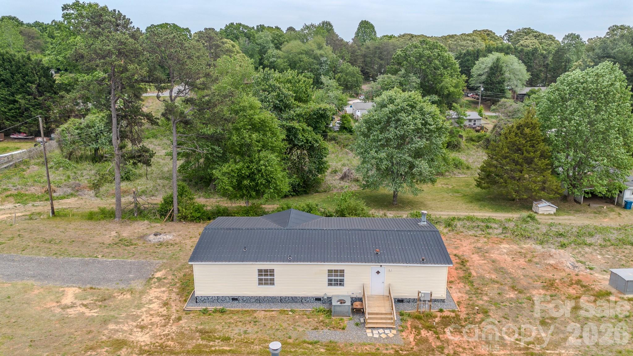 2932 23rd Avenue NE — Hickory