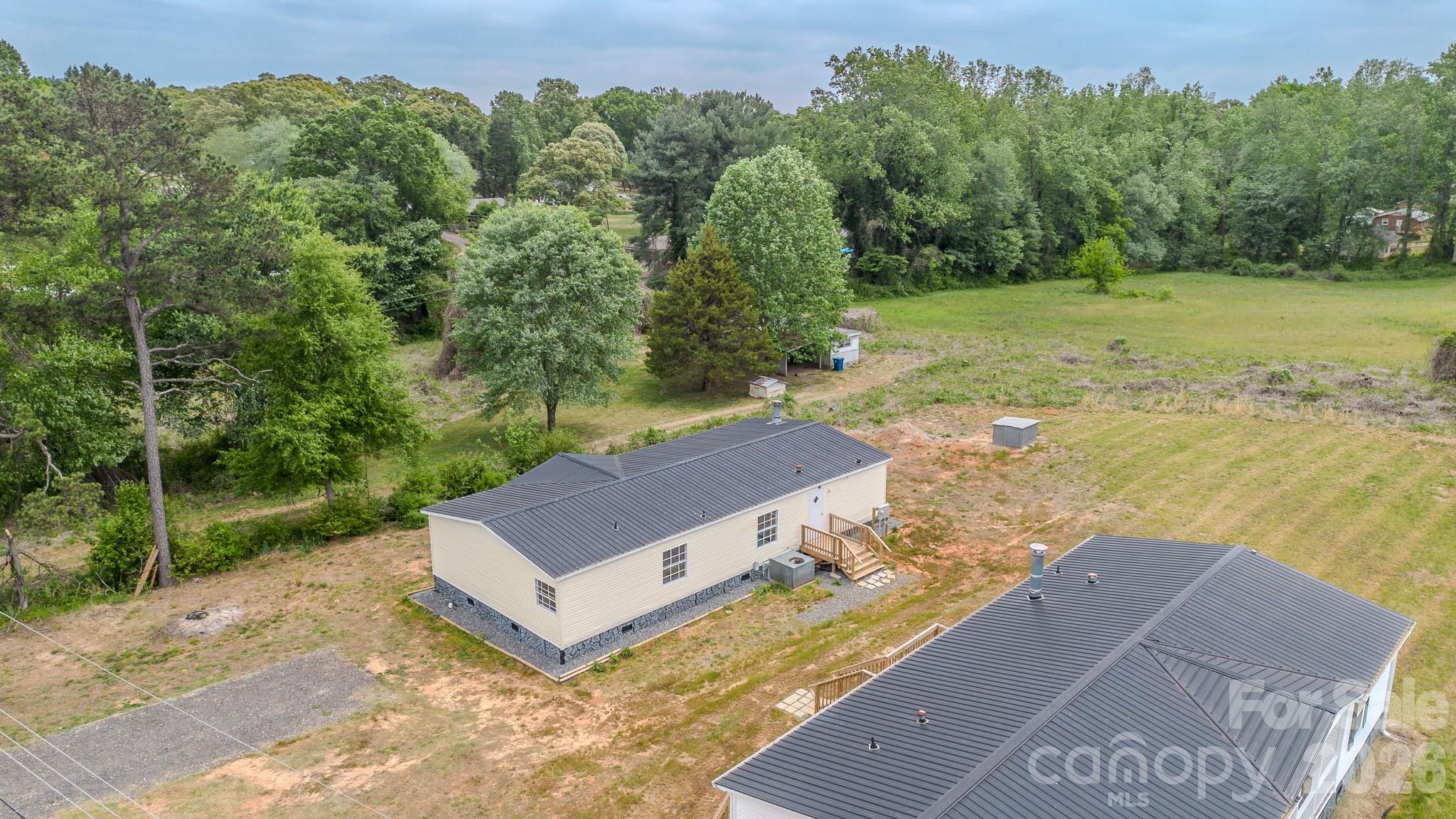 2932 23rd Avenue NE — Hickory