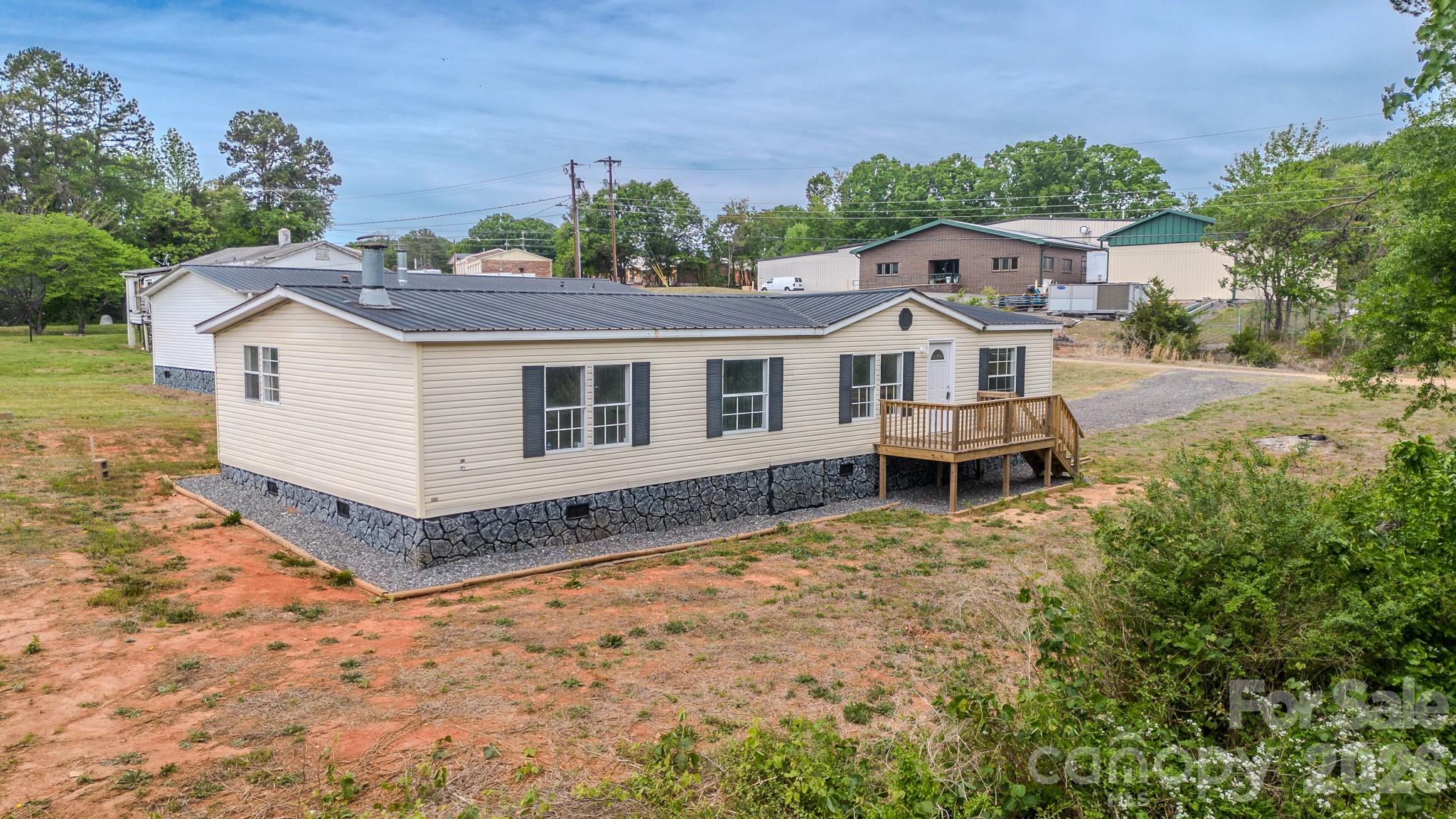 2932 23rd Avenue NE — Hickory