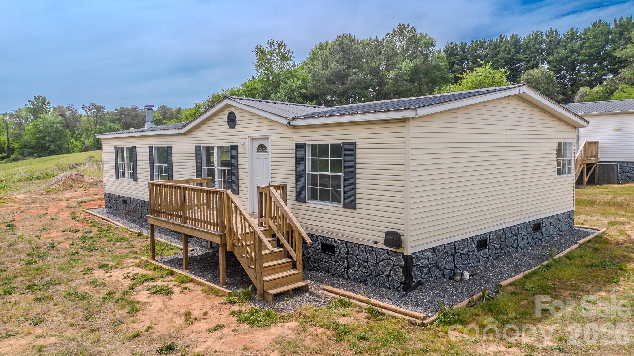 2932 23rd Avenue NE — Hickory