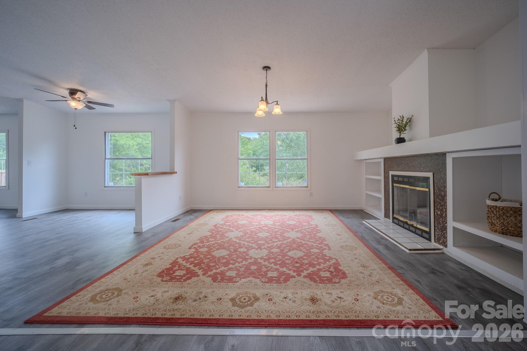 2932 23rd Avenue NE — Hickory