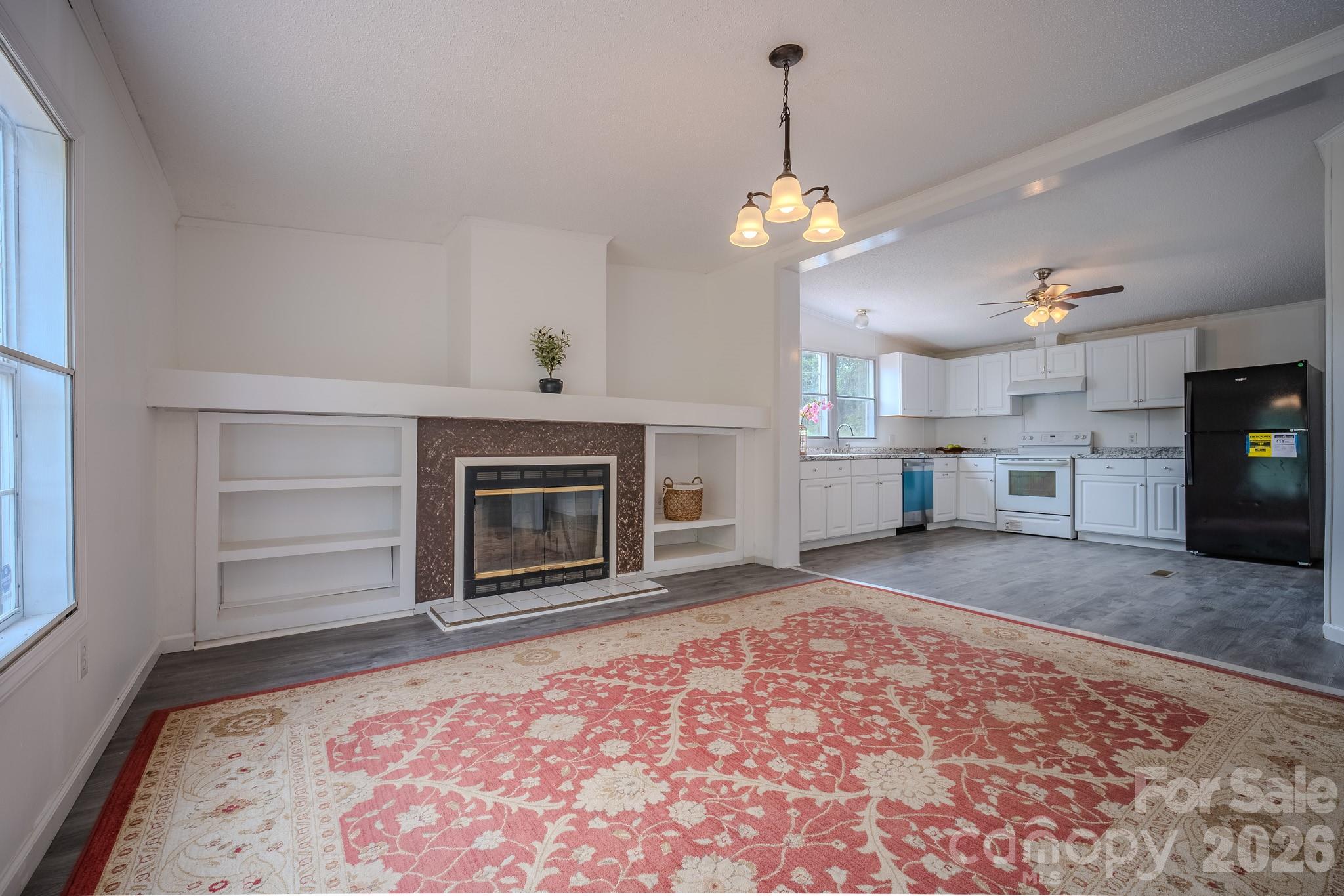 2932 23rd Avenue NE — Hickory