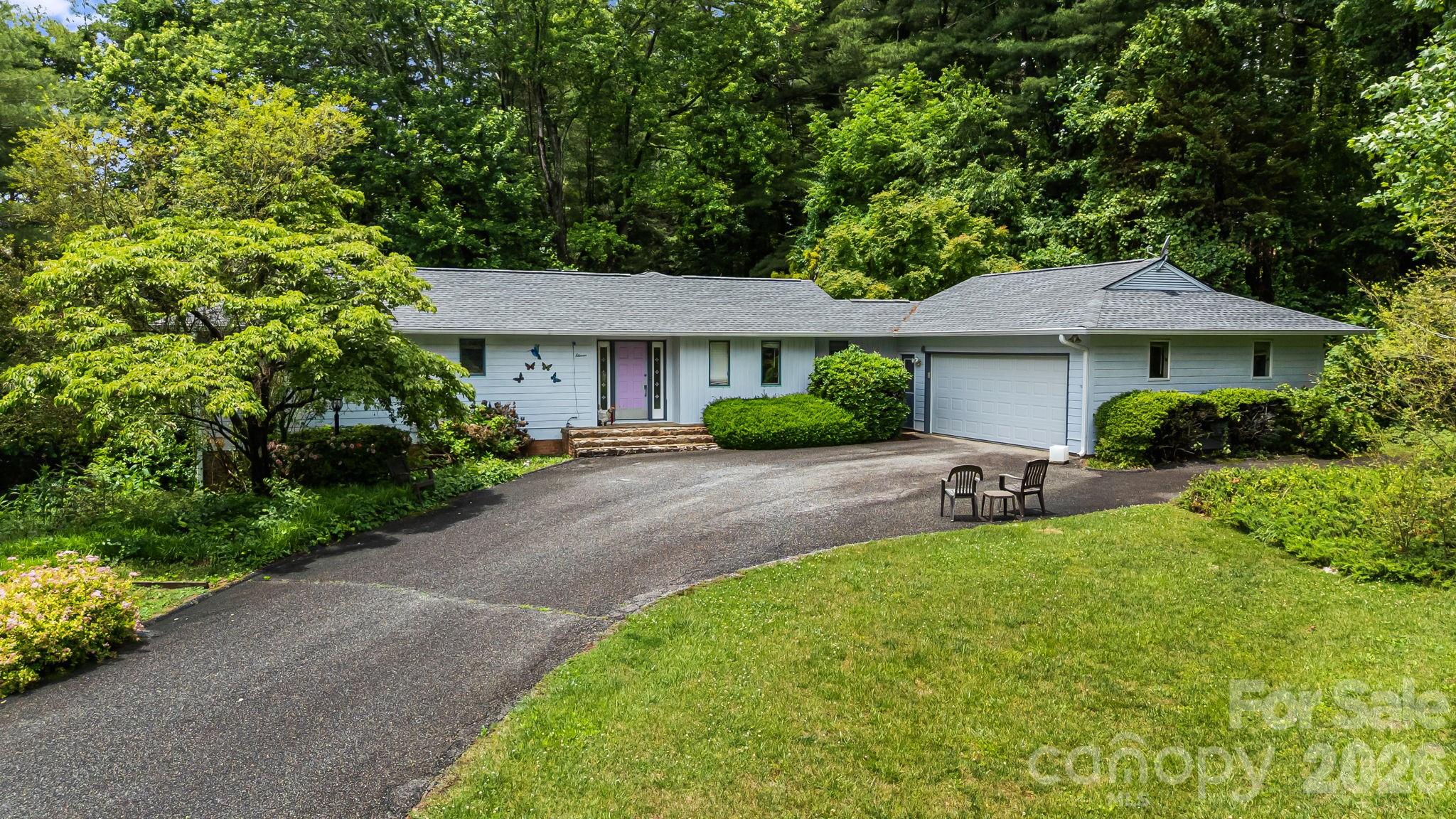 11 Beaumont Drive — Hendersonville