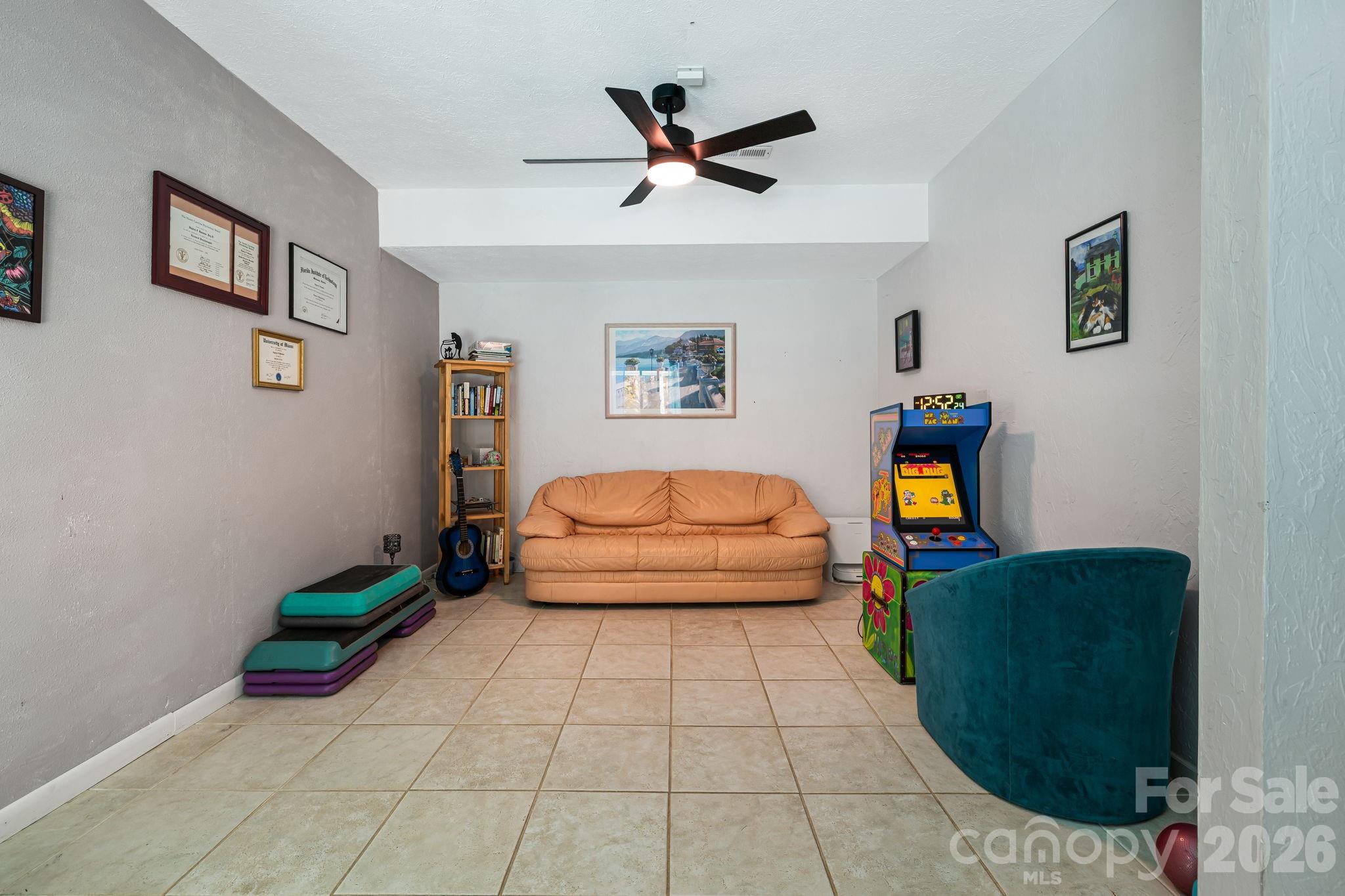 11 Beaumont Drive — Hendersonville