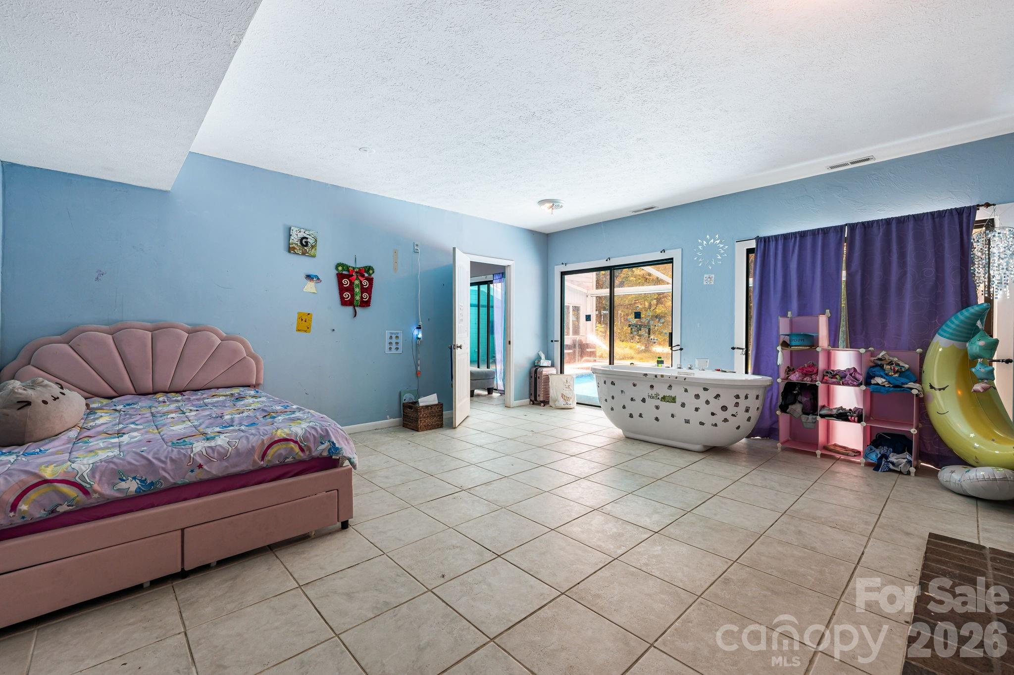 11 Beaumont Drive — Hendersonville