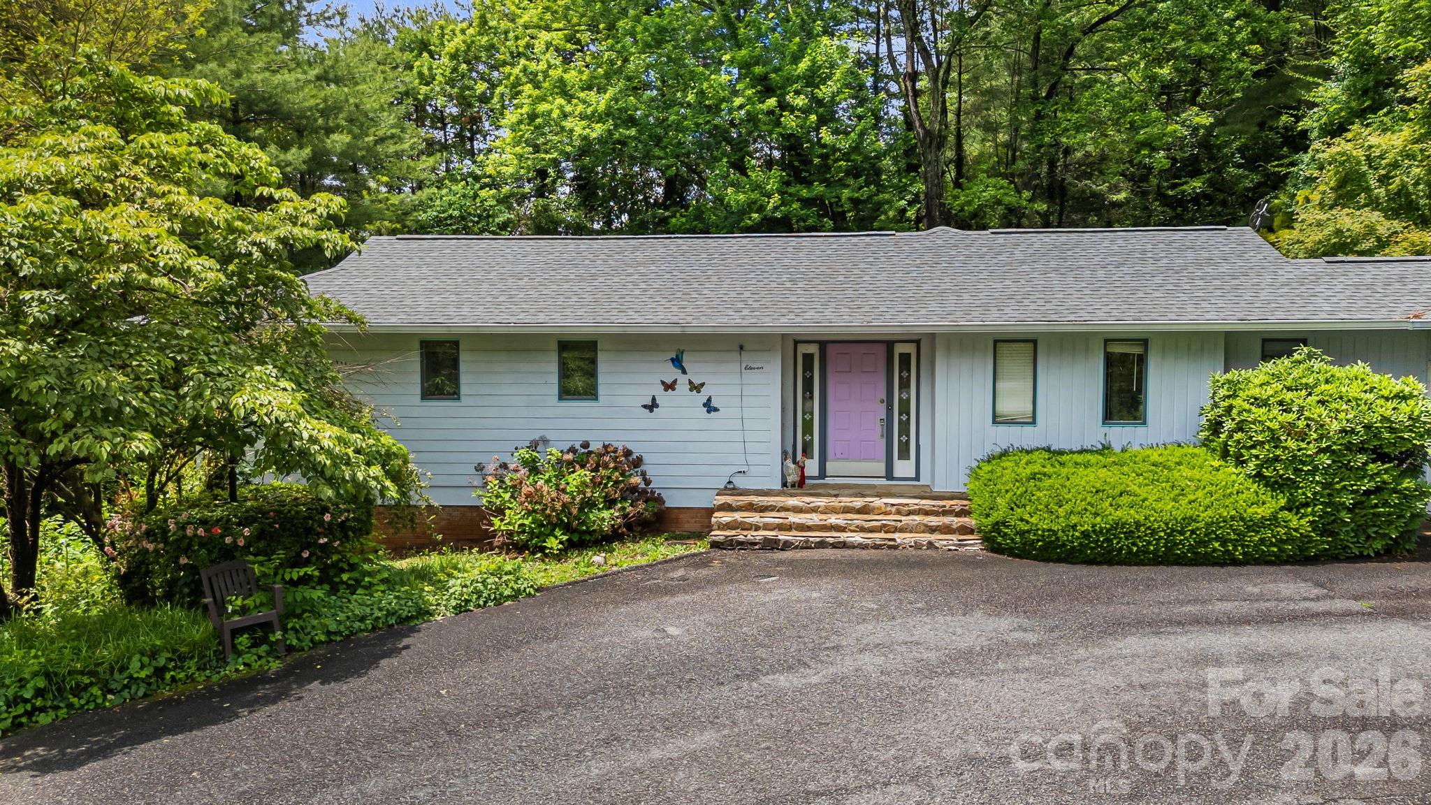11 Beaumont Drive — Hendersonville